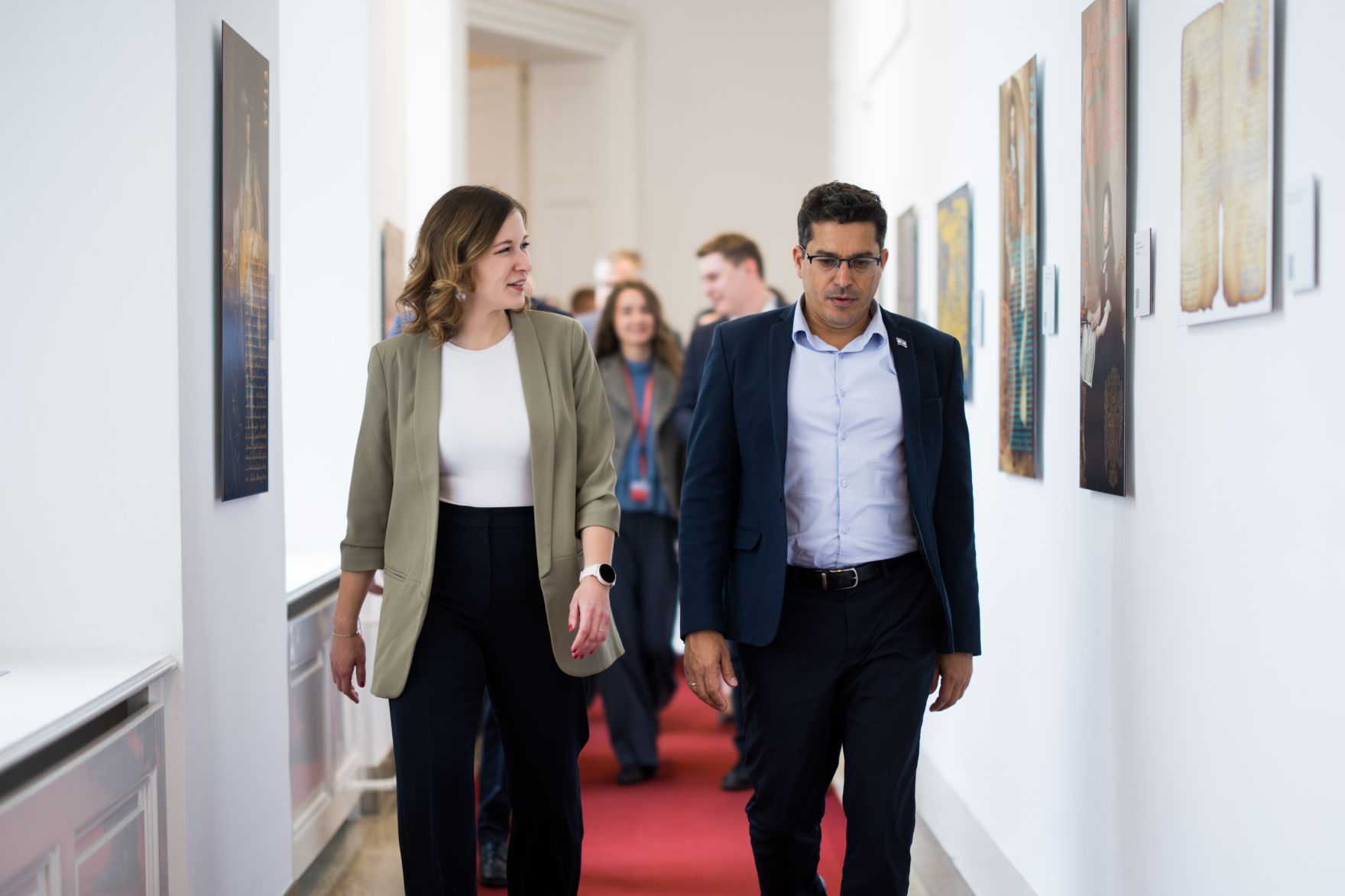 Am 28. Mai 2025 empfing Bundesministerin Claudia Plakolm (l.) Amichai Chikli, Minister f&uuml;r Diaspora-Angelegenheiten des Staates Israel (r.) zu einem Arbeitsgespr&auml;ch.