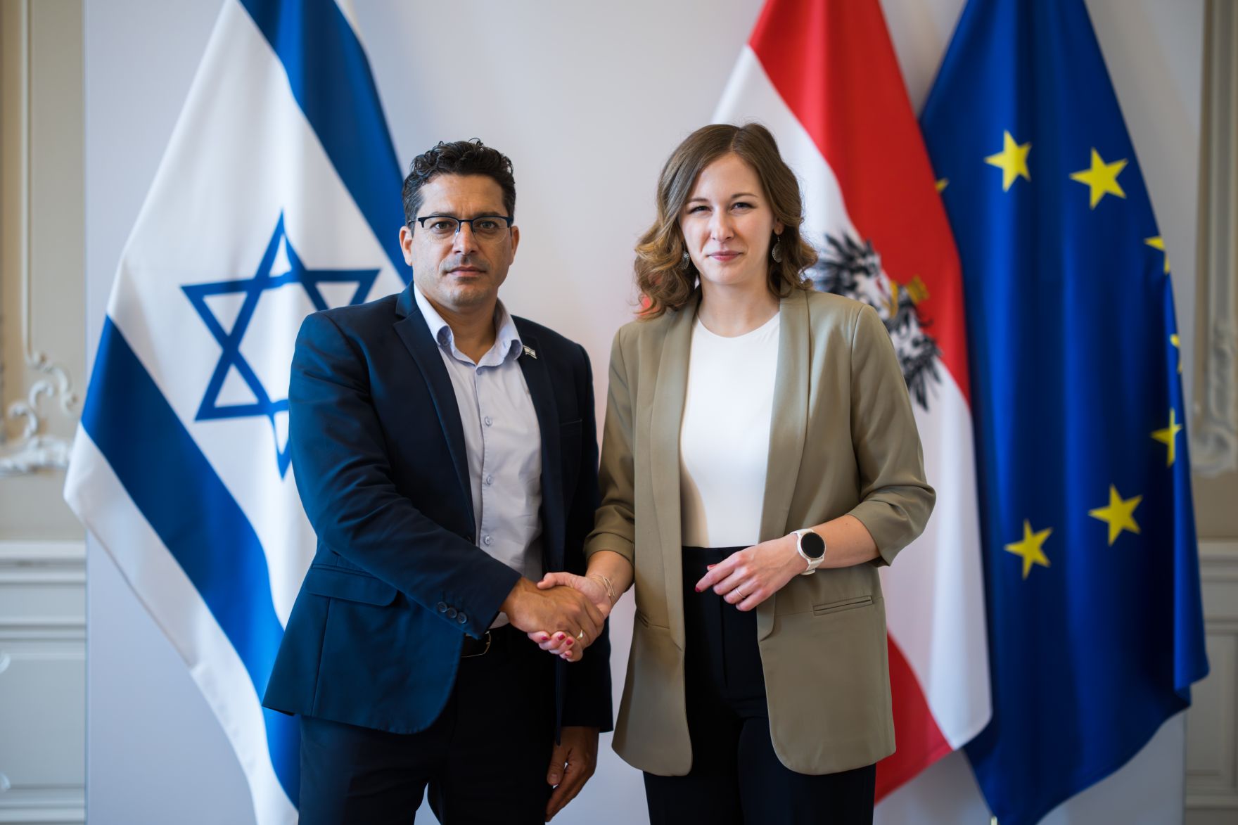 Am 28. Mai 2025 empfing Bundesministerin Claudia Plakolm (r.) Amichai Chikli, Minister f&uuml;r Diaspora-Angelegenheiten des Staates Israel (l.) zu einem Arbeitsgespr&auml;ch.