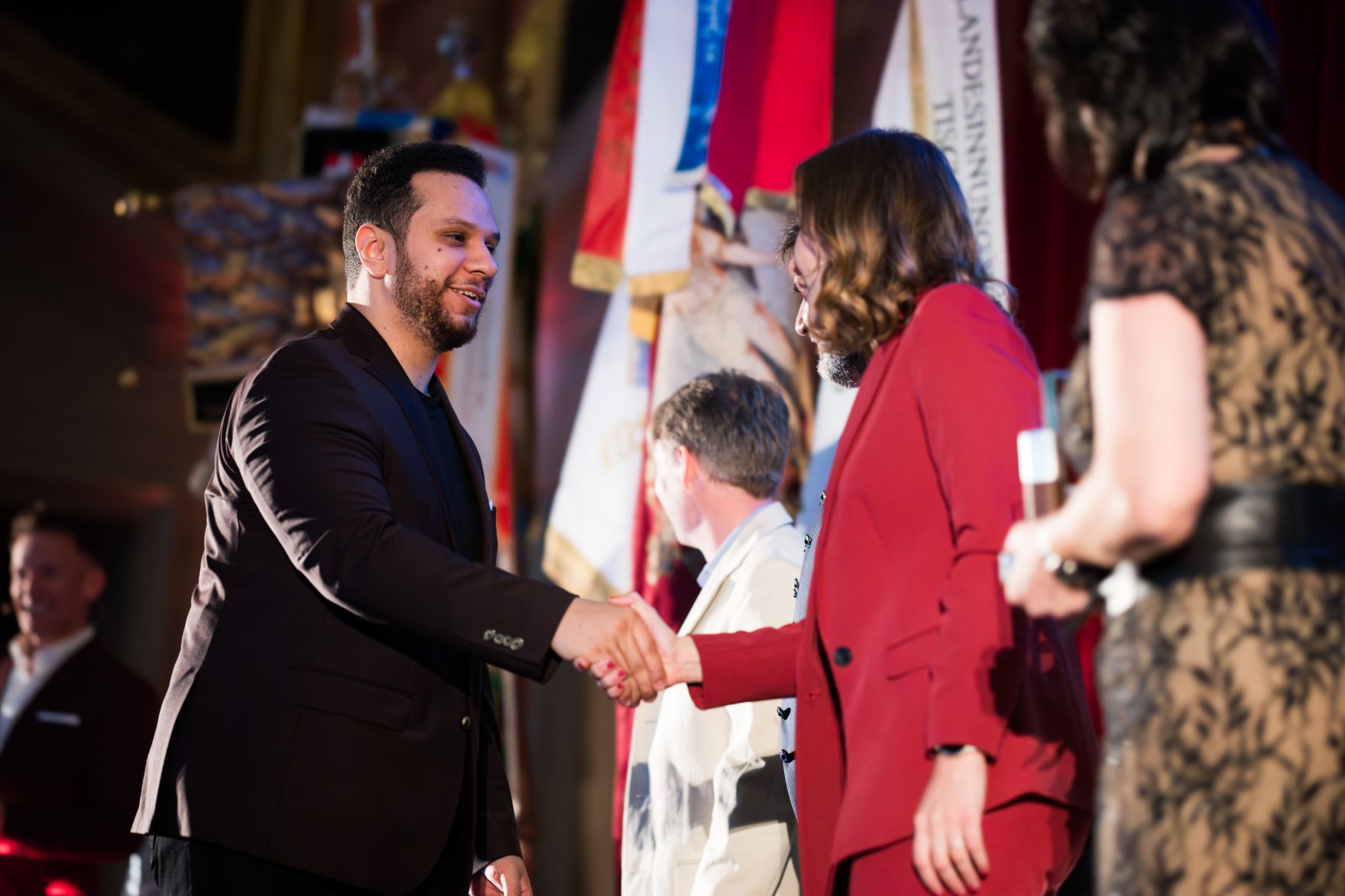 Am 3. Juni 2025 nahm Bundesministerin Claudia Plakolm (r.) an der Festveranstaltung &bdquo;Erfolgreich gemeistert&ldquo; teil.