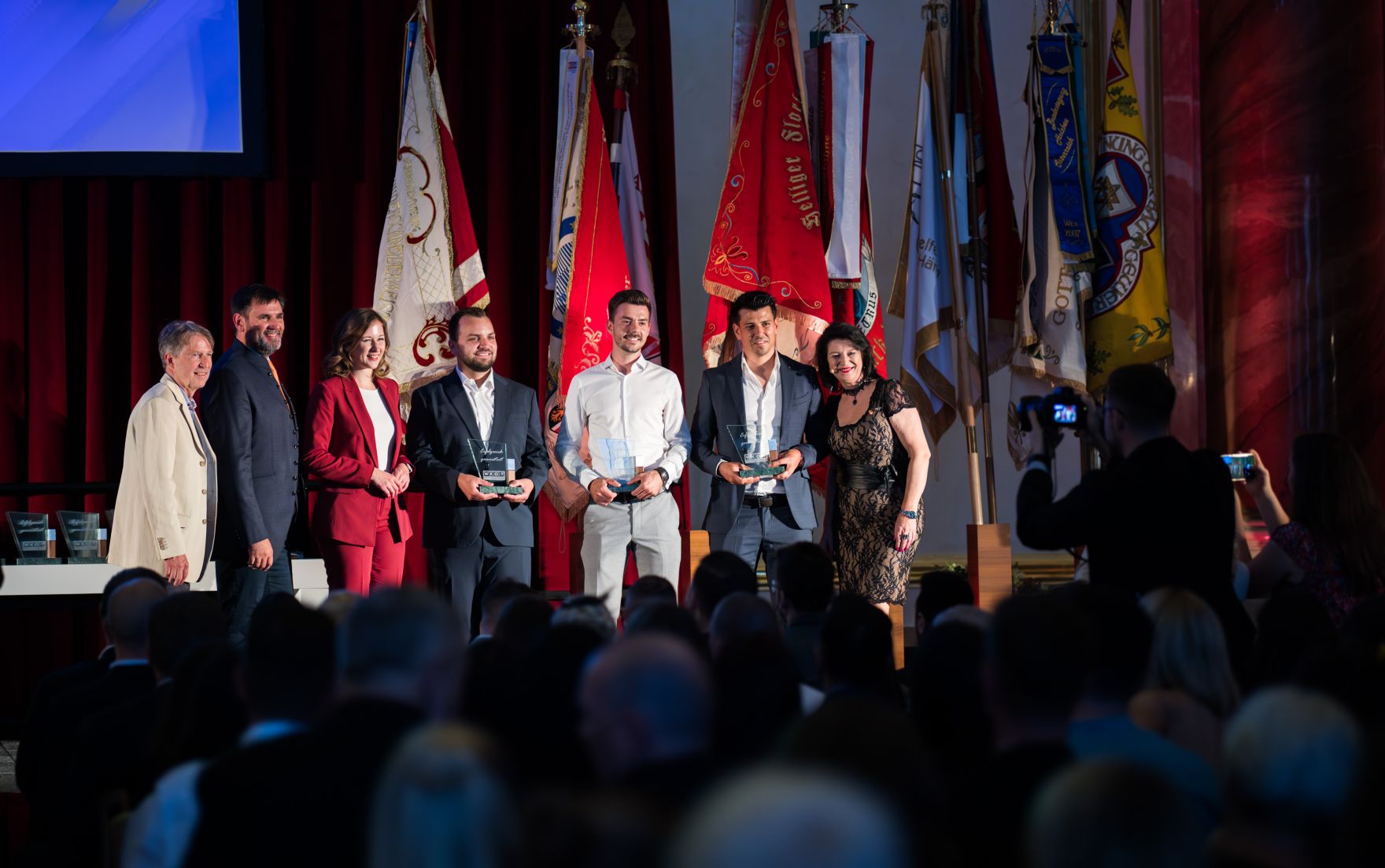 Am 3. Juni 2025 nahm Bundesministerin Claudia Plakolm (3.v.l.) an der Festveranstaltung &bdquo;Erfolgreich gemeistert&ldquo; teil.
