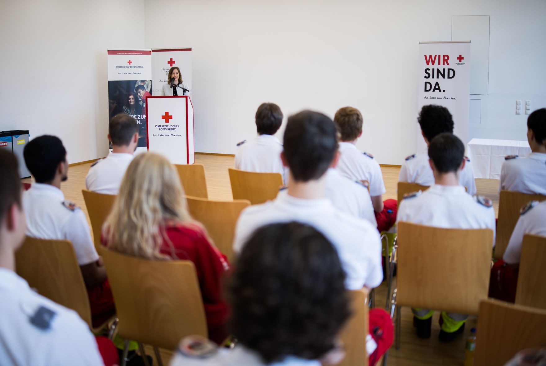 Am 6. August 2025 nahm Bundesministerin Claudia Plakolm an der Ehrung f&uuml;r jene Zivildiener teil, die im Rahmen des Grazer Amoklaufs im Einsatz waren.