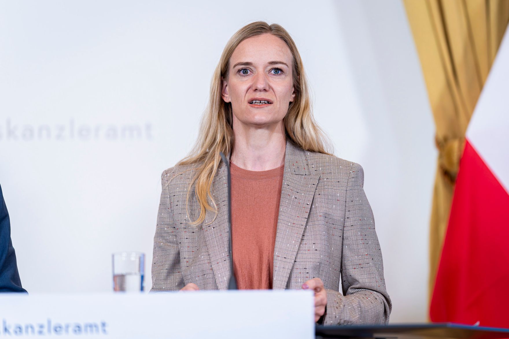 Am 25. August 2025 gab Bundesministerin Claudia Plakolm gemeinsam mit der Leiterin der Direktion Bev&ouml;lkerung der Statistik Austria, Regina Fuchs (im Bild) eine Pressekonferenz zum Thema Elementarp&auml;dagogik.