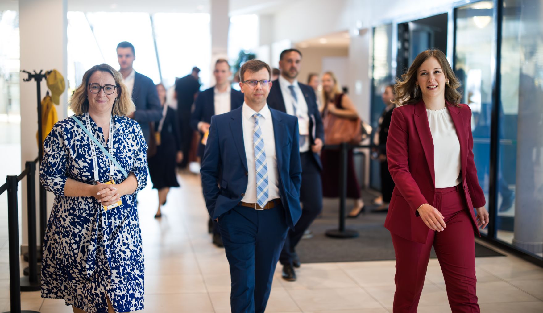 Am 26. August 2025 nahm Bundesministerin Claudia Plakolm (r.) am mehrt&auml;gigem Forum Alpbach teil. Im Bild mit der slowenischen Staatssekret&auml;rin Neva Grasić (l.) und dem Minister f&uuml;r Angelegenheiten der Europ&auml;ischen Union Ungarns J&aacute;nos B&oacute;ka (m.).