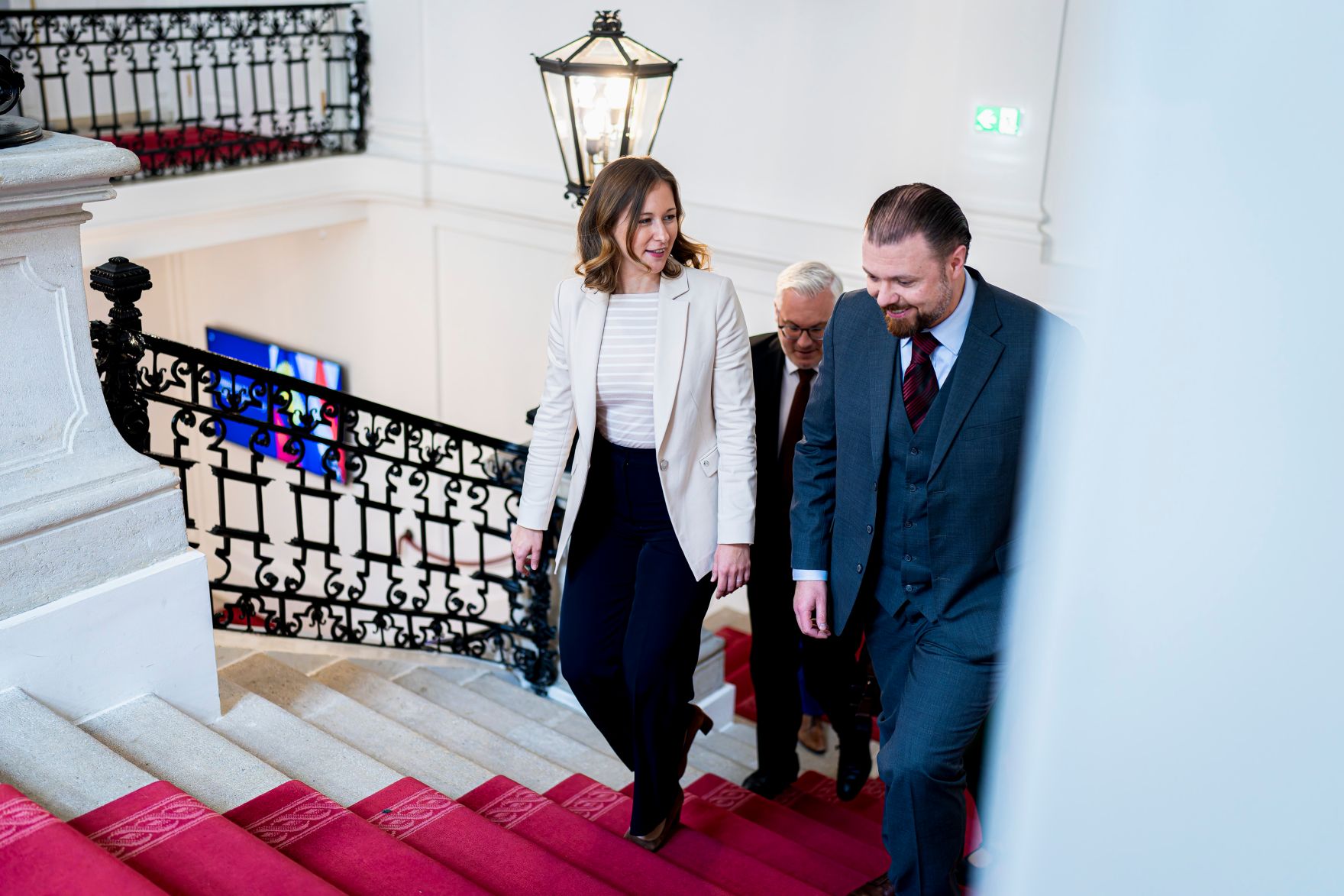 Am 25. September 2025 empfing Bundesministerin Claudia Plakolm (l.) Regierungsrat Emanuel Sch&auml;dler (r.) der Regierung des F&uuml;rstentums Liechtenstein, zu einem Arbeitsbesuch im Bundeskanzleramt.