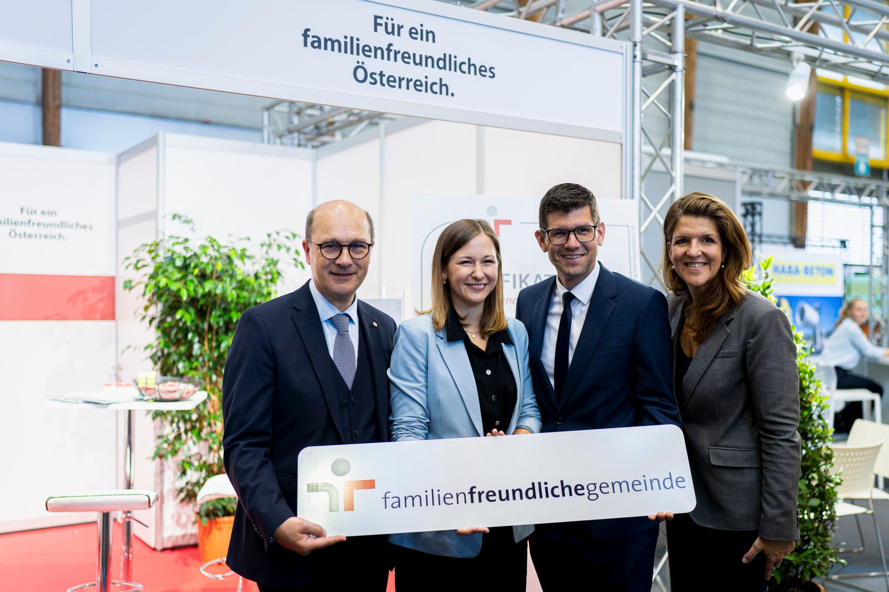 Am 25. August 2025 besuchte Bundesministerin Claudia Plakolm (2.v.l.) im Rahmen ihres Bundesl&auml;ndertages die K&auml;rntner Messen in Klagenfurt.