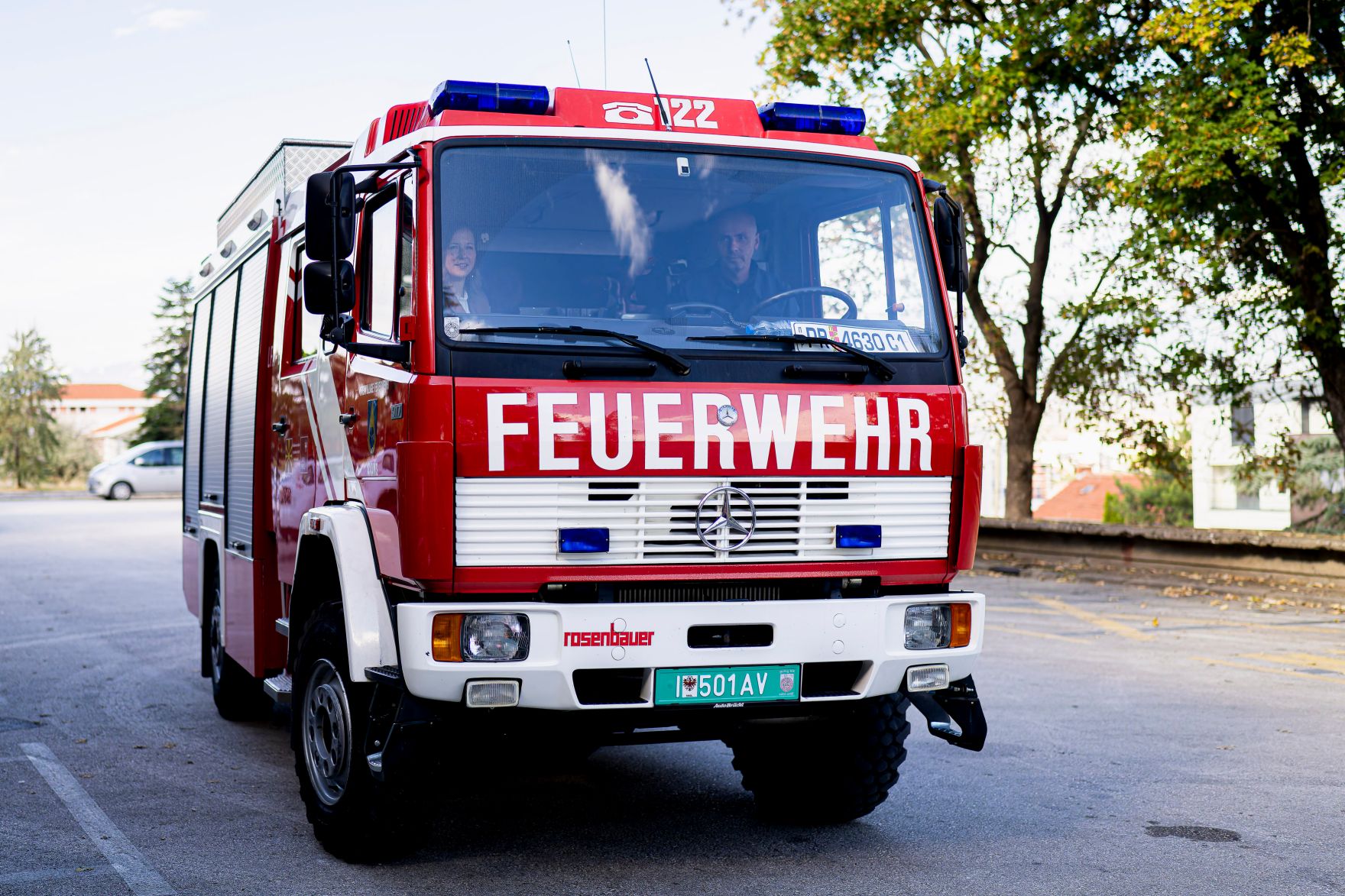 Am 5. Oktober 2025 reiste Bundesminister Claudia Plakolm im Rahmen ihrer Westbalkantour nach Skopje. Im Bild beim Besuch einer Feuerwehrstation.
