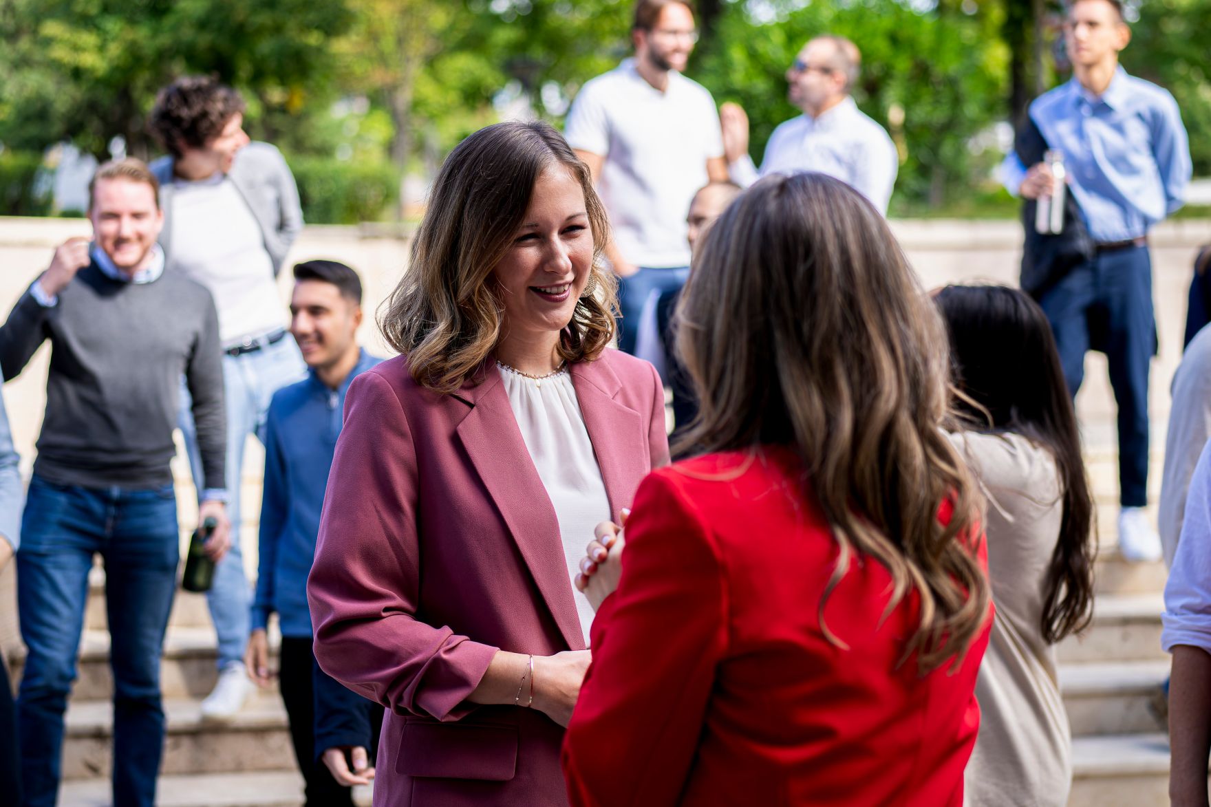 Am 8. Oktober 2025 setzte Bundesminister Claudia Plakolm (m.l.) ihre Westbalkantour fort. Im Bild beim Besuch des College of Europe in Tirana.