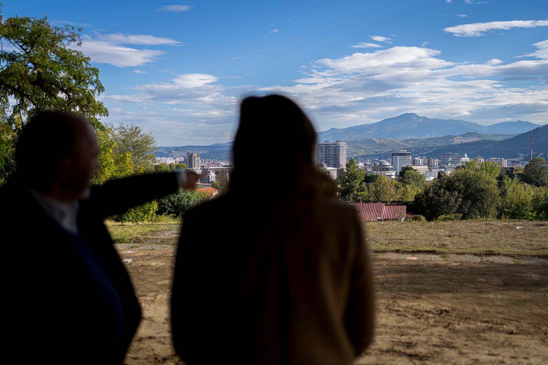 Am 5. Oktober 2025 reiste Bundesminister Claudia Plakolm (r.) im Rahmen ihrer Westbalkantour nach Skopje.