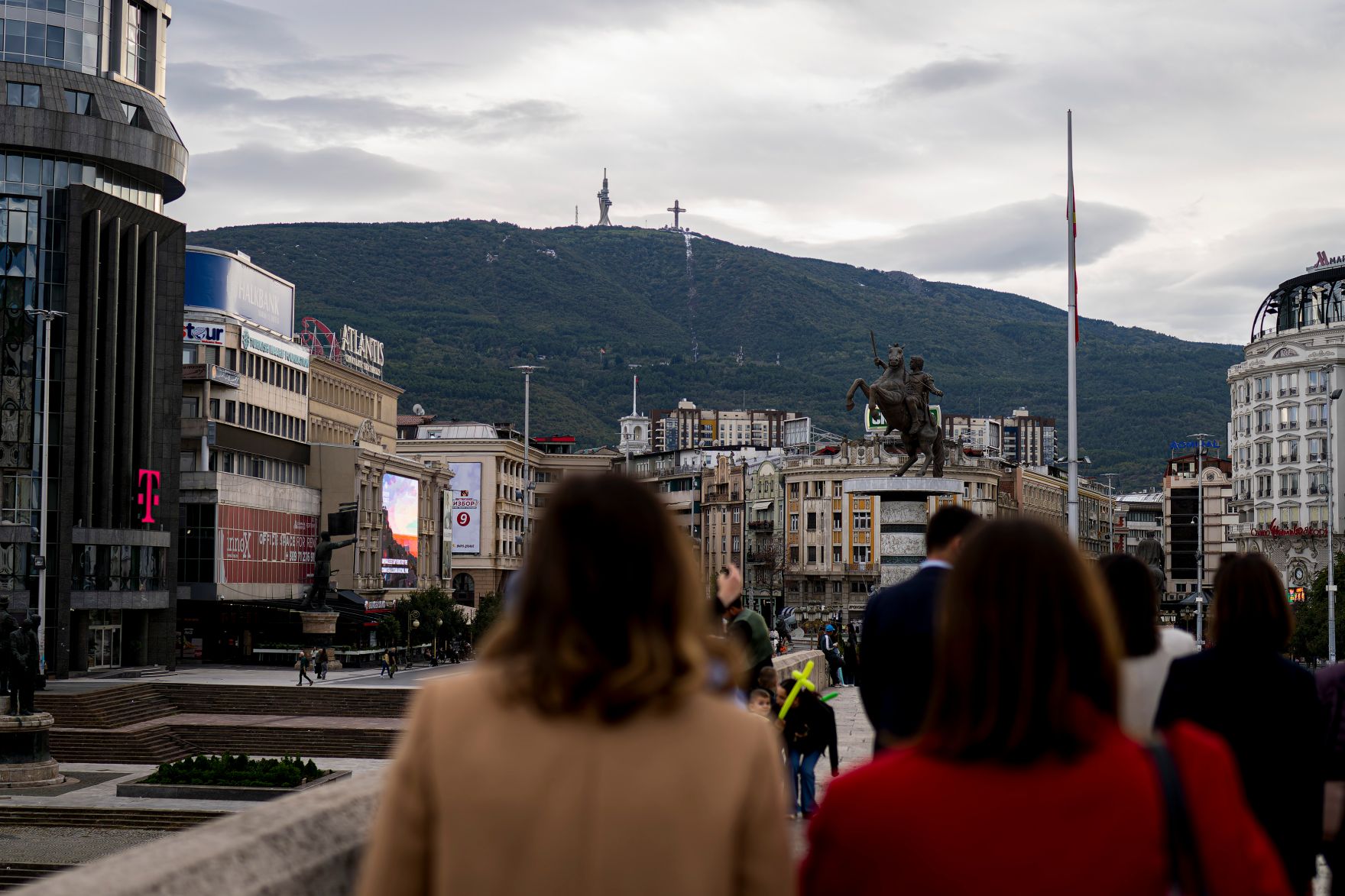 Am 5. Oktober 2025 reiste Bundesminister Claudia Plakolm (l.) im Rahmen ihrer Westbalkantour nach Skopje.