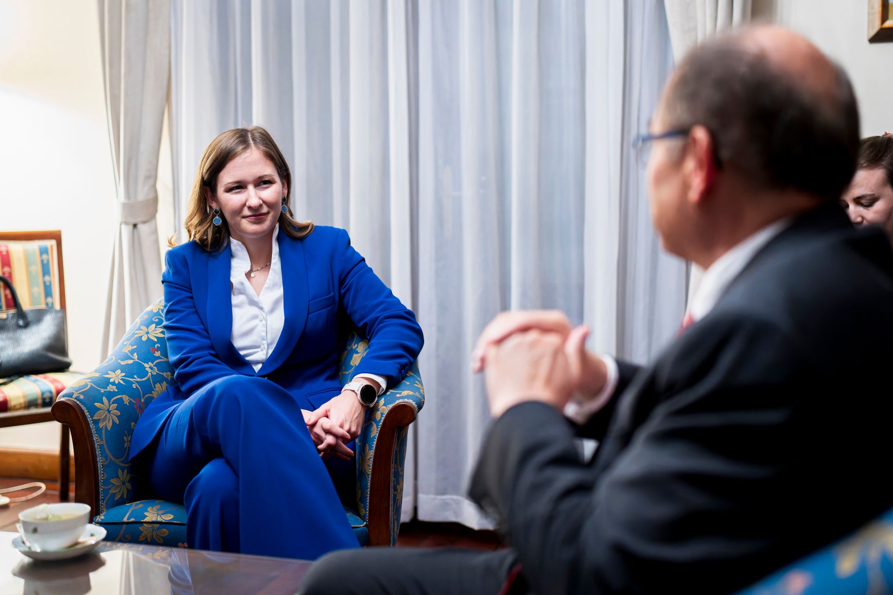 Am 9. Oktober 2025 setzte Bundesminister Claudia Plakolm (l.) ihre Westbalkantour fort. Im Bild bei einem Arbeitsgespr&auml;ch mit dem Hohen Repr&auml;sentanten f&uuml;r Bosnien und Herzegowina Christian Schmidt (r.).