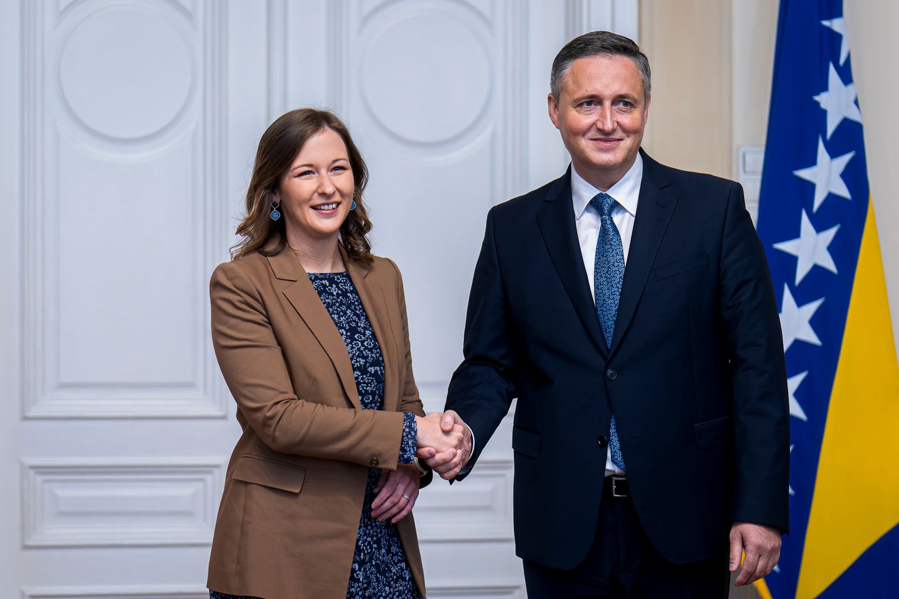 Am 10. Oktober 2025 setzte Bundesminister Claudia Plakolm (l.) ihre Westbalkantour fort. Im Bild bei einem Arbeitsgespr&auml;ch Mitgliedern des Staatspr&auml;sidiums von Bosnien und Herzegowina.