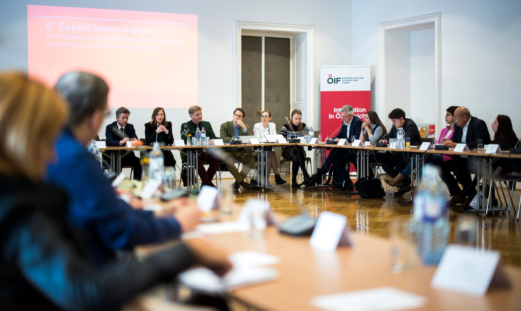 Am 15. Oktober 2025 nahm Bundesministerin Claudia Plakolm am 6. Expert/innen Forum des &Ouml;IF zur Integration von qualifizierten Zuwander/innen und Schl&uuml;sselarbeitskr&auml;ften im Haus der Ingenieure teil.