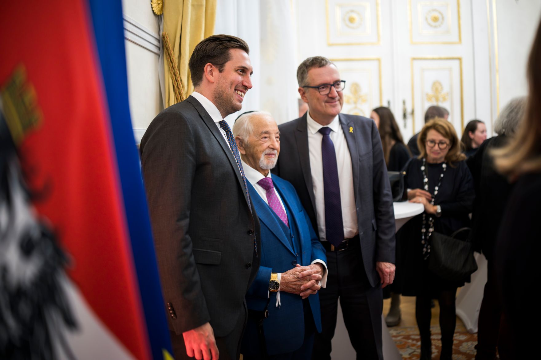 Am 22. Oktober 2025 gab Bundesministerin Claudia Plakolm gemeinsam mit Staatssekret&auml;r Alexander Pr&ouml;ll (l.) einen Abendempfang zum j&uuml;dischen Neujahrstag &quot;Rosch ha-Schana&quot; im Bundeskanzleramt.