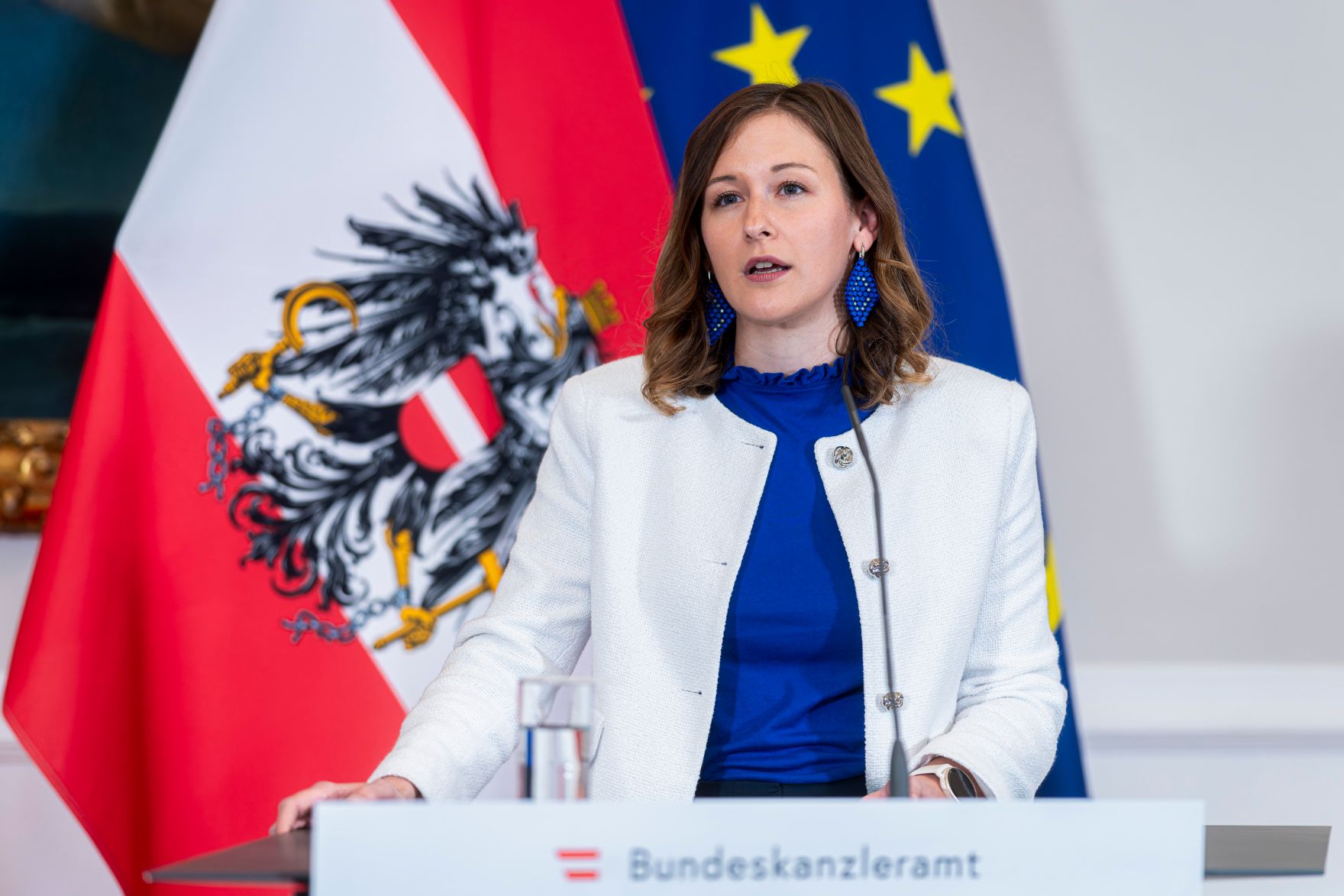 Am 6. November 2025 empfing Bundesministerin Claudia Plakolm (im Bild) den finnischen Minister f&uuml;r europ&auml;ische Angelegenheiten und Beteiligungsf&uuml;hrung Joakim Strand zu einem Arbeitsgespr&auml;ch. Im Bild beim Doorstep.