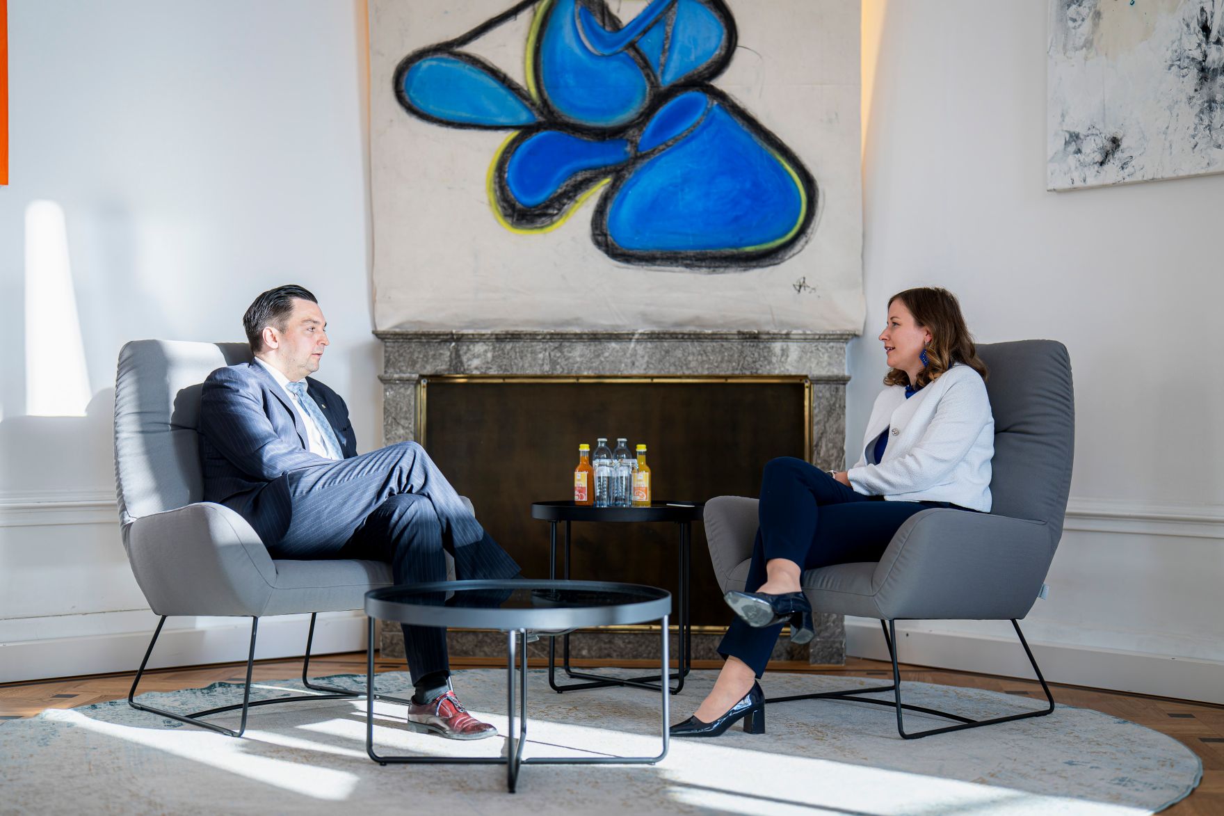 Am 6. November 2025 empfing Bundesministerin Claudia Plakolm (r.) den finnischen Minister f&uuml;r europ&auml;ische Angelegenheiten und Beteiligungsf&uuml;hrung Joakim Strand (l.) zu einem Arbeitsgespr&auml;ch.