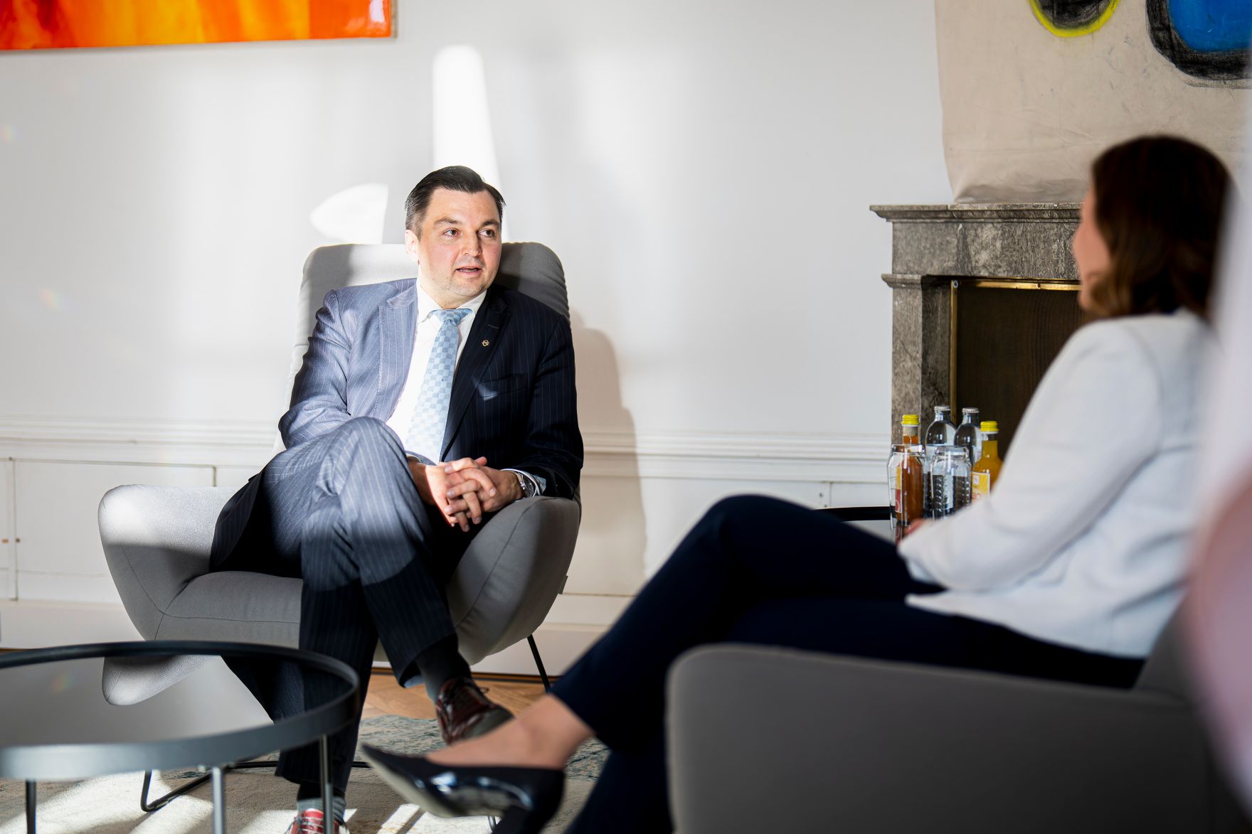 Am 6. November 2025 empfing Bundesministerin Claudia Plakolm (r.) den finnischen Minister f&uuml;r europ&auml;ische Angelegenheiten und Beteiligungsf&uuml;hrung Joakim Strand (l.) zu einem Arbeitsgespr&auml;ch.