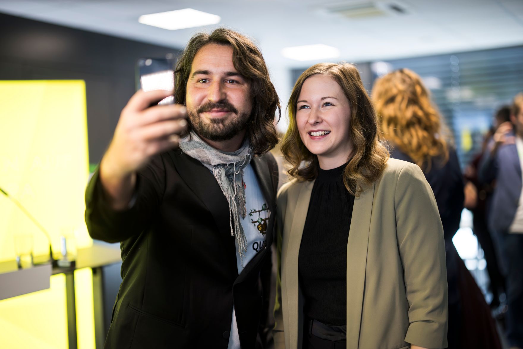 Am 24. November 2025 besuchte Bundesministerin Claudia Plakolm (m.r.) gemeinsam mit Bundesministerin Eva-Maria Holzleitner das Projekt &bdquo;QuantumReady&quot; im Software Competence Center Hagenberg.