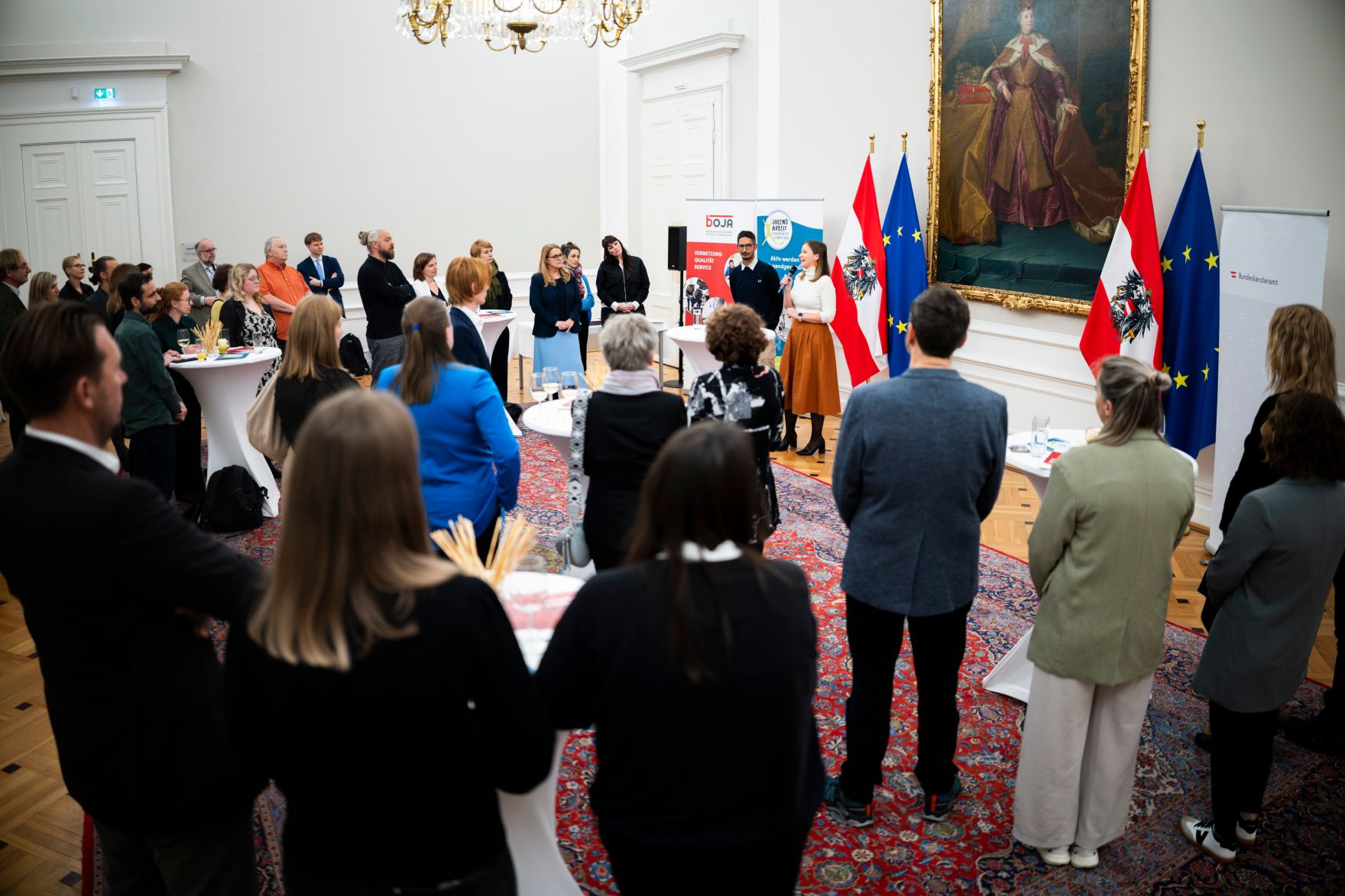 Am 26. November 2025 nahm Bundesministerin Claudia Plakolm gemeinsam mit Staatssekret&auml;rin Ulrike K&ouml;nigsberger-Ludwig an der Verleihung der Plakette zur Gesundheitskompetenten Offenen Jugendarbeit teil.