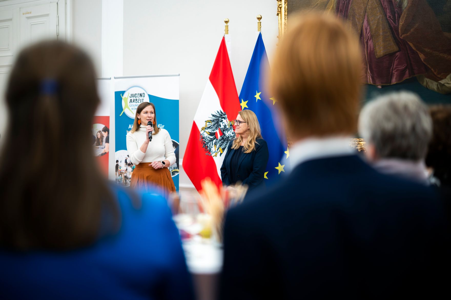 Am 26. November 2025 nahm Bundesministerin Claudia Plakolm gemeinsam mit Staatssekret&auml;rin Ulrike K&ouml;nigsberger-Ludwig an der Verleihung der Plakette zur Gesundheitskompetenten Offenen Jugendarbeit teil.