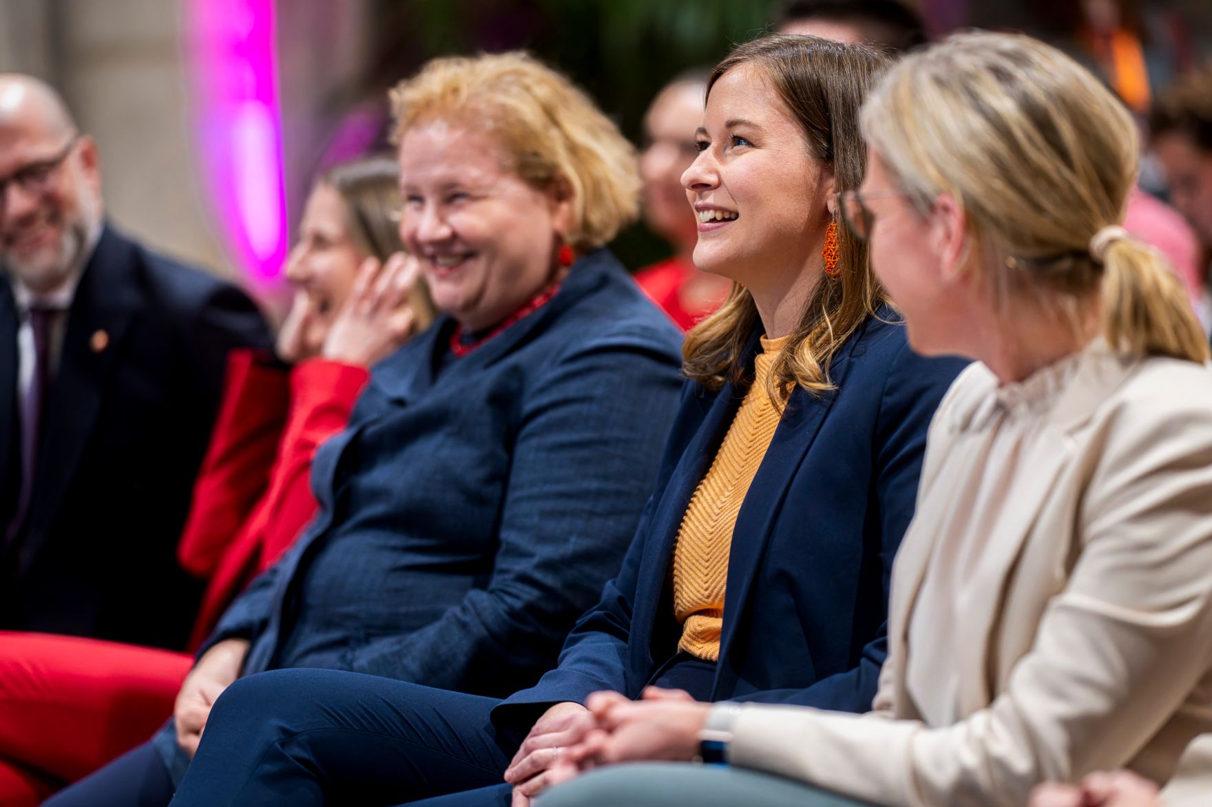 Am 4. Dezember 2025 &uuml;berreichte Bundesministerin Claudia Plakolm (m.r.) im Rahmen einer feierlichen Gala den 3. Staatspreis f&uuml;r freiwilliges und ehrenamtliches Engagement im Wiener Rathaus. Im Bild mit Bundesministerin Korinna Schumann (m.l.).