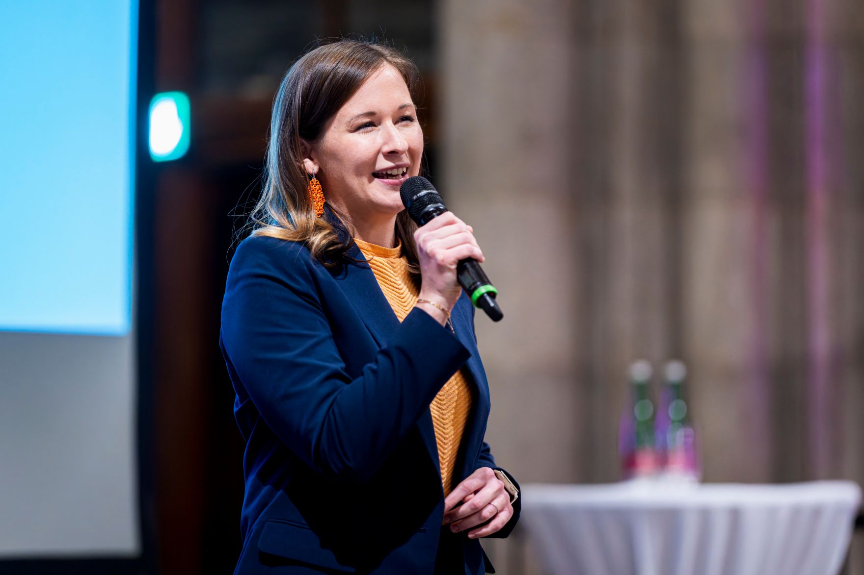 Am 4. Dezember 2025 &uuml;berreichte Bundesministerin Claudia Plakolm (im Bild) im Rahmen einer feierlichen Gala den 3. Staatspreis f&uuml;r freiwilliges und ehrenamtliches Engagement im Wiener Rathaus.