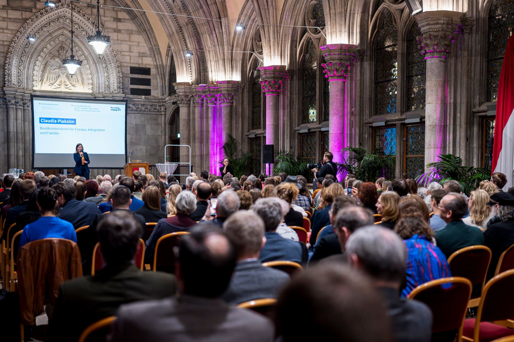 Am 4. Dezember 2025 &uuml;berreichte Bundesministerin Claudia Plakolm im Rahmen einer feierlichen Gala den 3. Staatspreis f&uuml;r freiwilliges und ehrenamtliches Engagement im Wiener Rathaus.