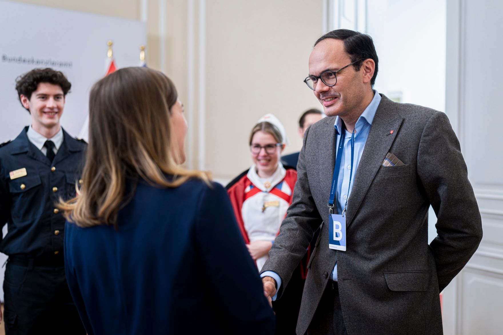 Am 4. Dezember 2025 empfing Bundesministerin Claudia Plaklom anl&auml;sslich der MALTESER-Stra&szlig;ensammlung eine Vertreterin und einen Vertreter der MALTESER.