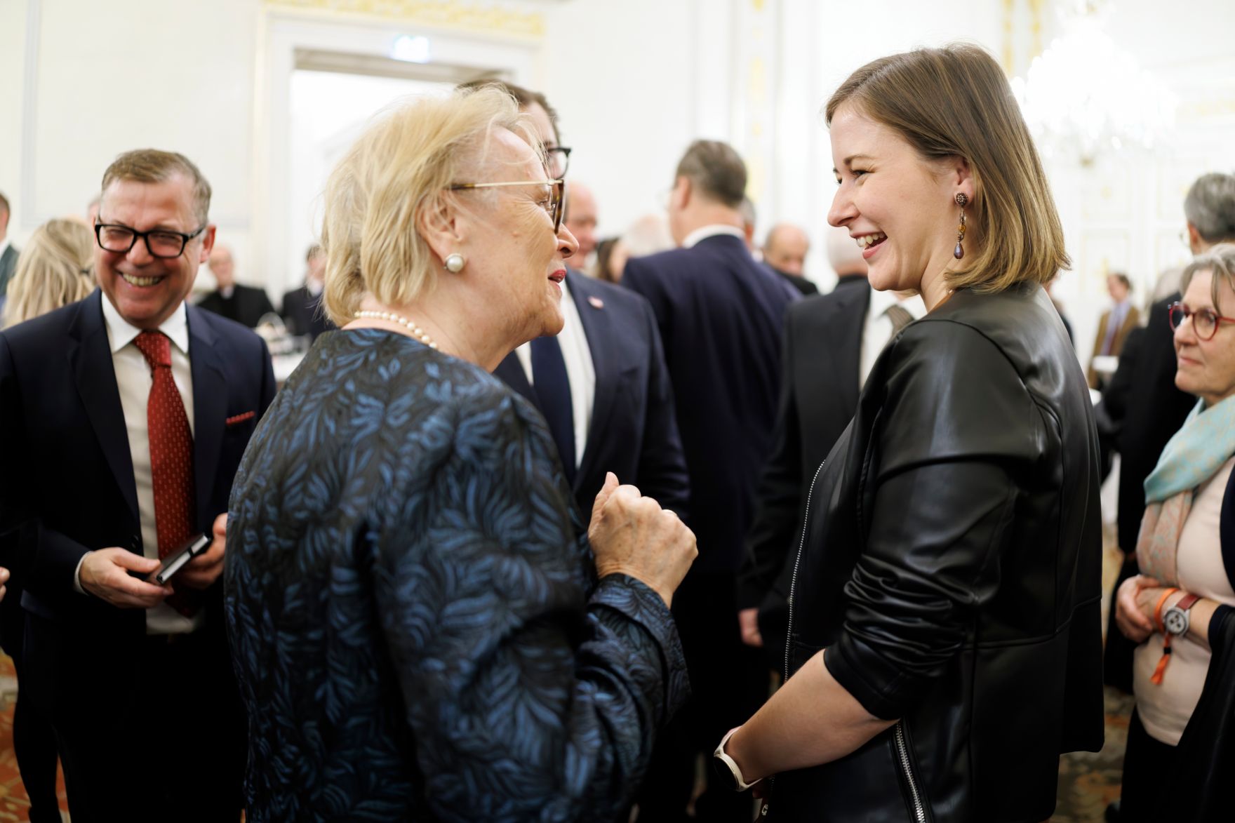 Am 17. Dezember 2025 lud Bundesministerin Claudia Plakolm (m.r.) Vertreterinnen und Vertreter der Kultusgemeinden zu einem weihnachtlichem Empfang ins Bundeskanzleramt.