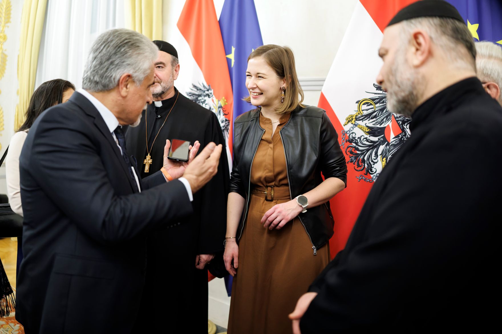 Am 17. Dezember 2025 lud Bundesministerin Claudia Plakolm (m.r.) Vertreterinnen und Vertreter der Kultusgemeinden zu einem weihnachtlichem Empfang ins Bundeskanzleramt.