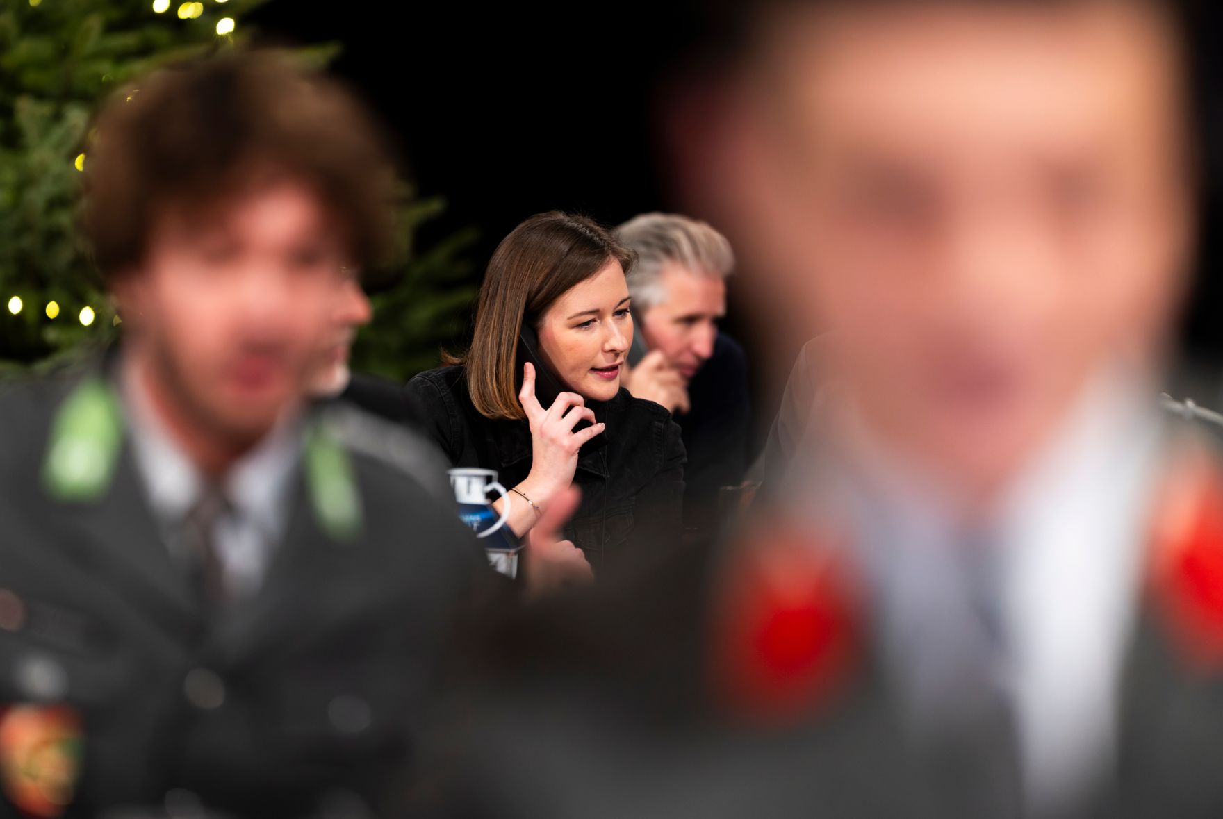 Am 24. Dezember 2025 nahm Bundesministerin Claudia Plakolm (m.) an der Licht ins Dunkel Spendenaktion teil.