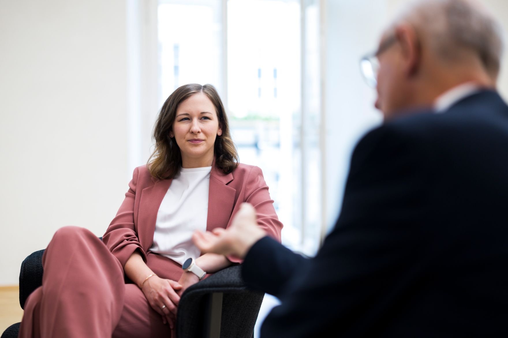Am 2. Juni 2026 traf Bundesministerin Claudia Bauer (l.) im Rahmen ihres Bundesl&auml;ndertages den Tiroler Landeshauptmann Anton Mattle (r.).