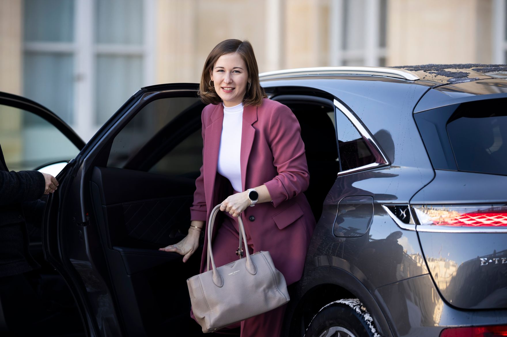 Am 6. J&auml;nner 2026 nahm Bundesministerin Claudia Plakolm (im Bild) am Treffen der Coalition of the Willing teil.