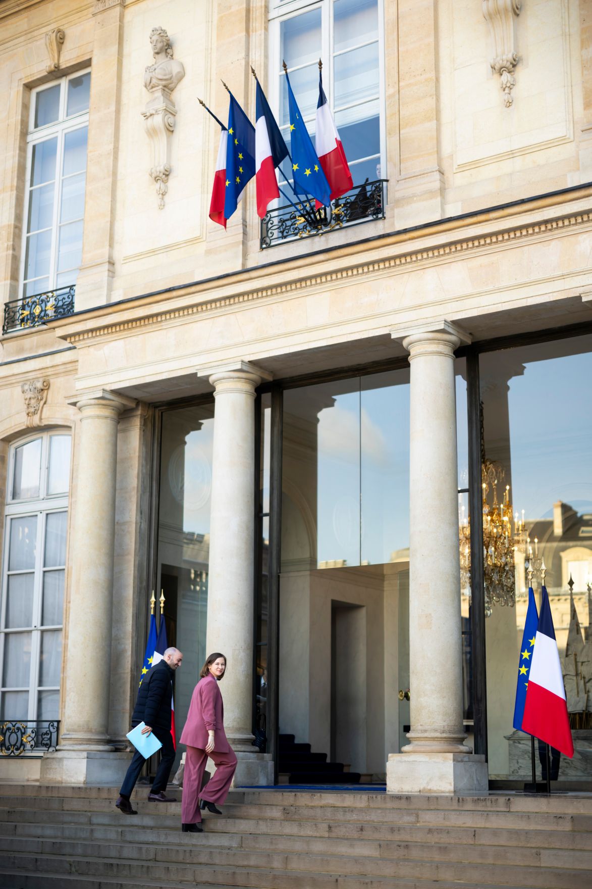 Am 6. J&auml;nner 2026 nahm Bundesministerin Claudia Plakolm (r.) am Treffen der Coalition of the Willing teil.