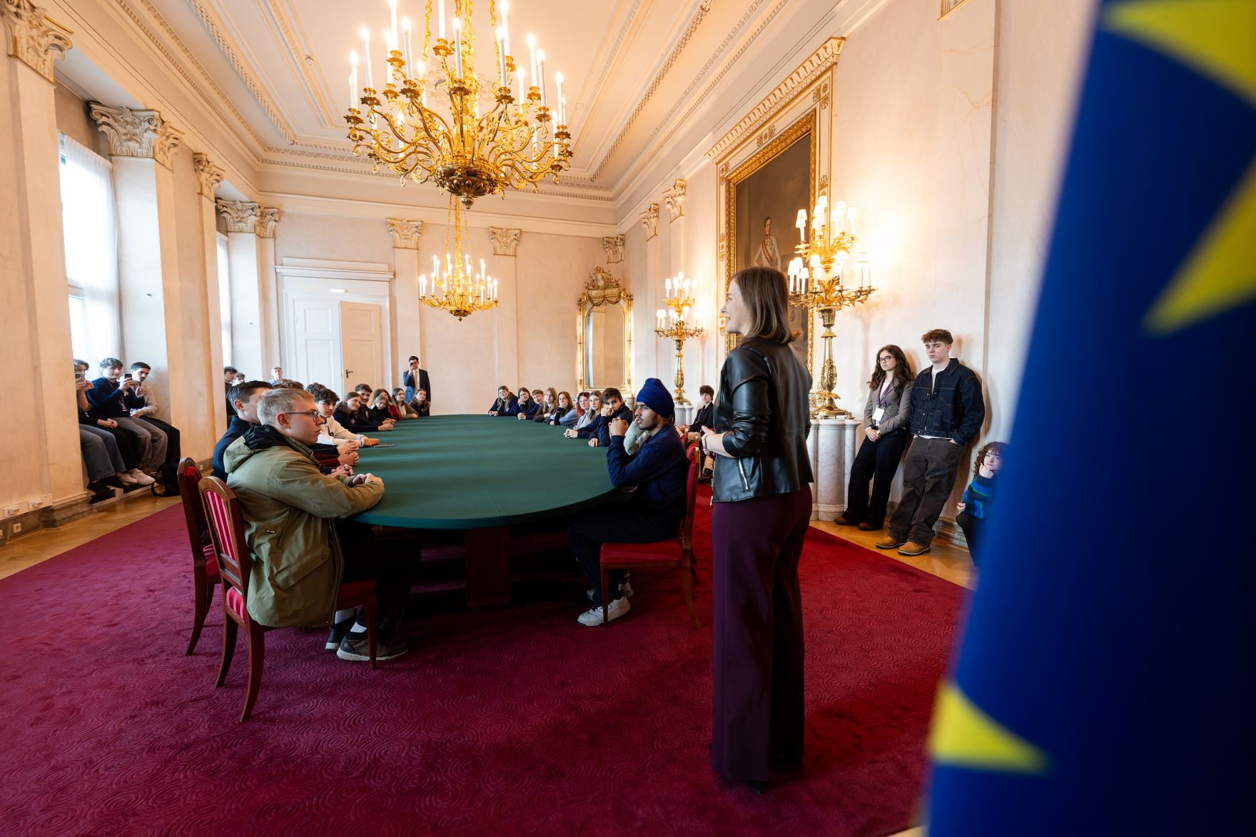 Am 7. J&auml;nner 2026 empfing Bundesministerin Claudia Plakolm (3.v.r.) eine Besuchergruppe im Bundeskanzleramt.