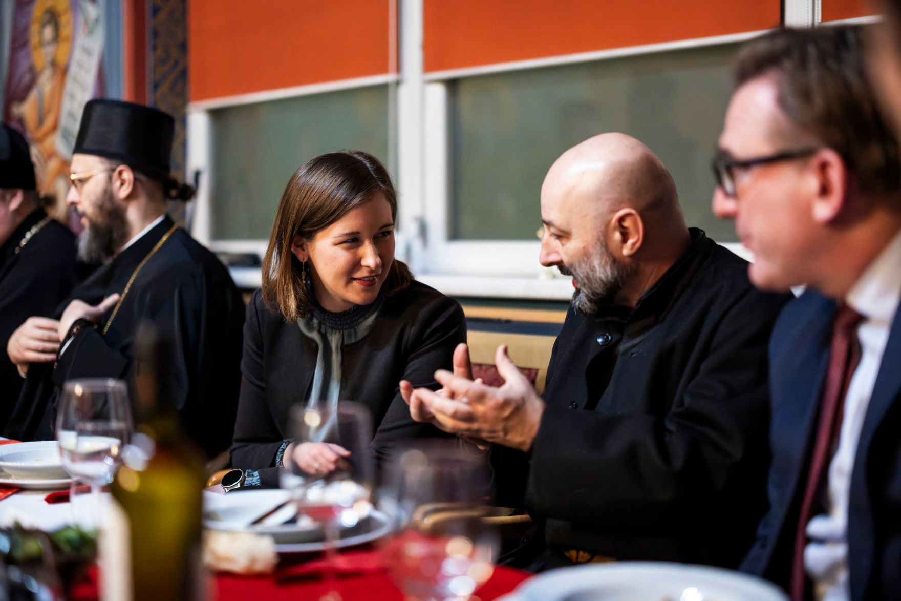 Am 14. J&auml;nner 2026 nahm Bundesministerin Claudia Bauer (m.l.) am Neujahrsempfang der serbisch-orthodoxen Kirchengemeinde in der Kirche Christi Auferstehung teil.