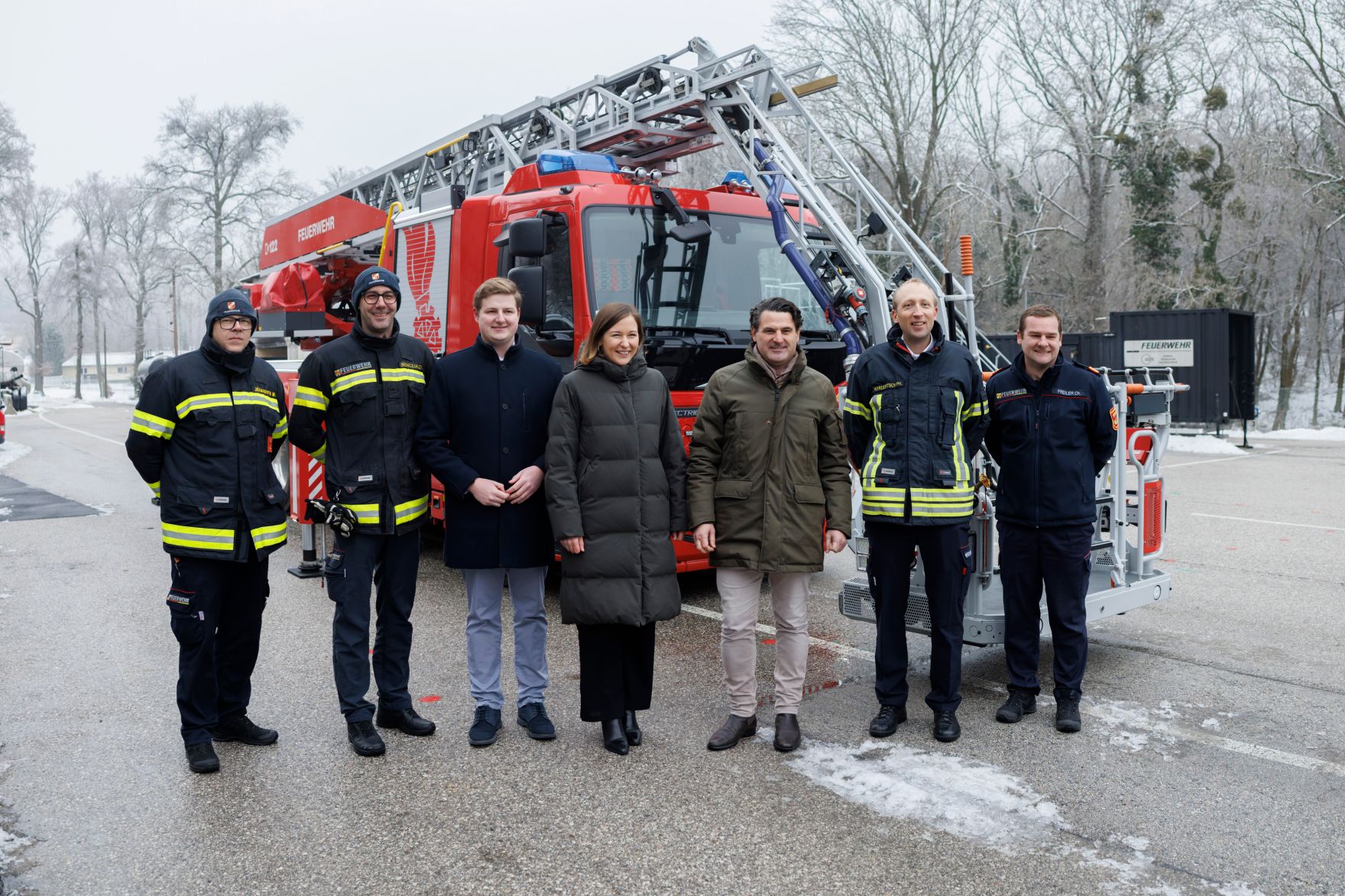 Am 16. J&auml;nner 2026 besuchte Bundesministerin Claudia Bauer (m.) im Rahmen ihres Bundesl&auml;ndertages die Landesfeuerwehrschule Eisenstadt.