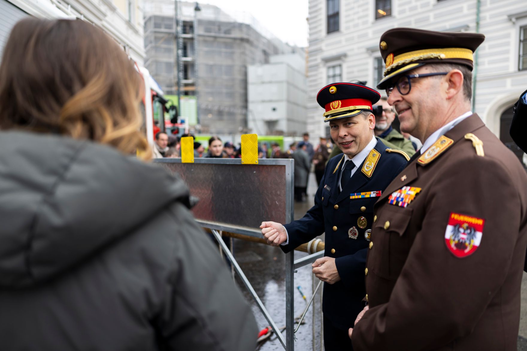 Am 24. J&auml;nner 2026 empfing Bundesministerin Claudia Bauer (l.) die Gewinnerinnen und Gewinner des Bundesfeuerwehrjugendleistungsbewerbs im Bundeskanzleramt in Wien.