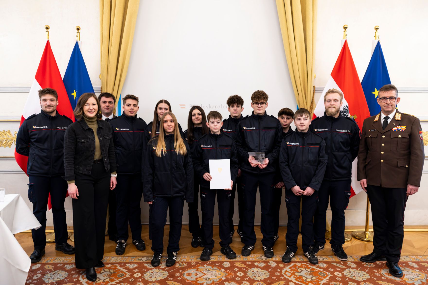 Am 24. J&auml;nner 2026 empfing Bundesministerin Claudia Bauer (2.v.l.) die Gewinnerinnen und Gewinner des Bundesfeuerwehrjugendleistungsbewerbs im Bundeskanzleramt in Wien.