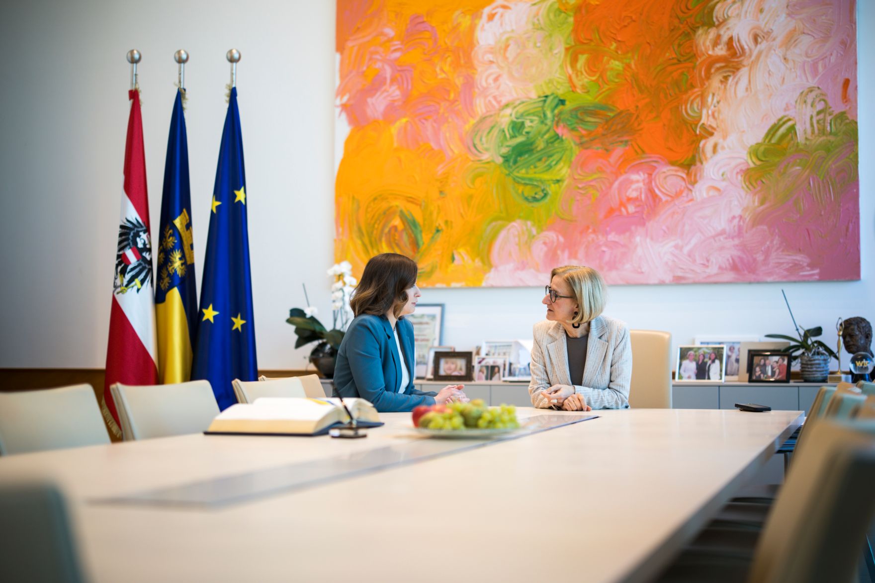 Am 27. J&auml;nner 2026 besuchte Bundesministerin Claudia Bauer (l.) Landeshauptfrau Johanna Mikl-Leitner (r.).