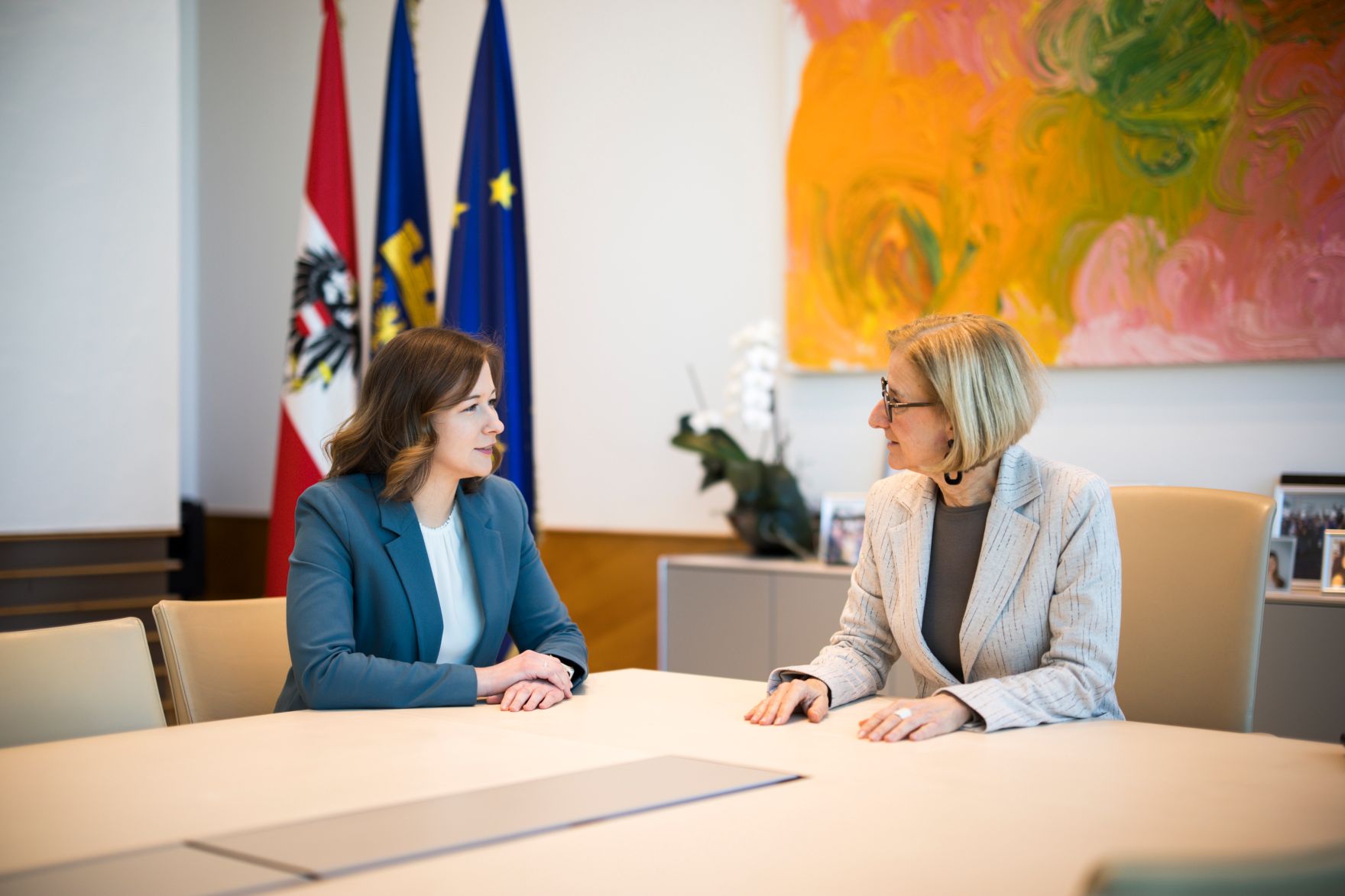 Am 27. J&auml;nner 2026 besuchte Bundesministerin Claudia Bauer (l.) Landeshauptfrau Johanna Mikl-Leitner (r.).