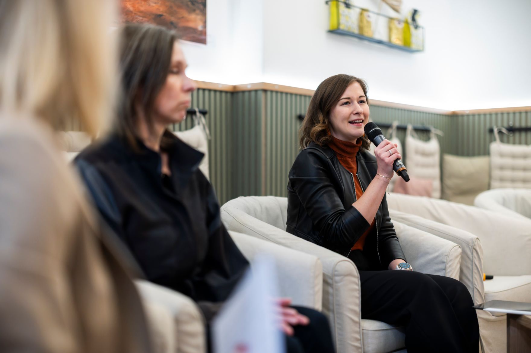 Am 28. J&auml;nner 2026 nahm Bundesministerin Claudia Bauer (r.) an den Familienpolitischen Gespr&auml;chen teil.