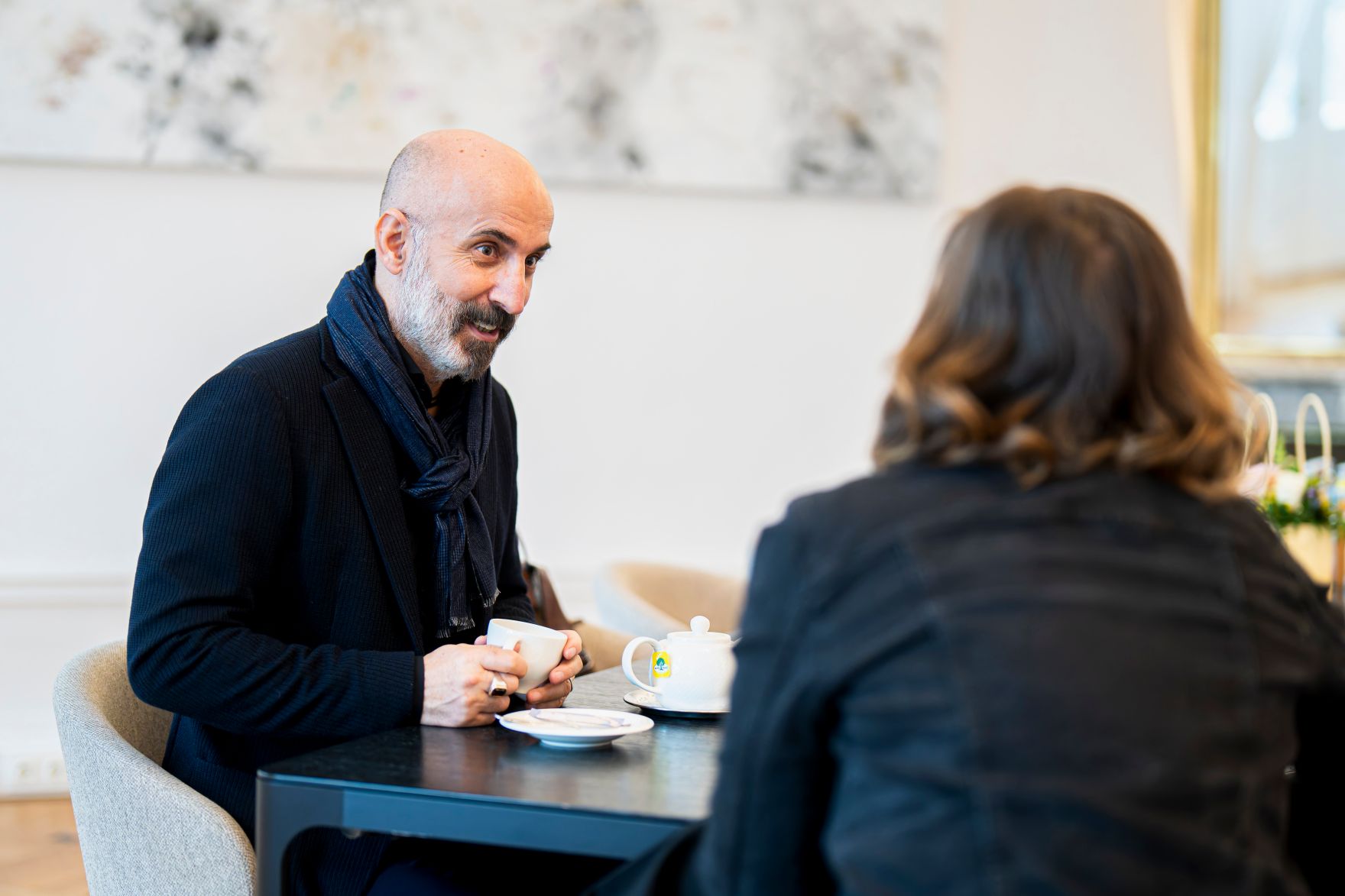 Am 29. J&auml;nner 2026 empfing Bundesministerin Claudia Bauer (r.) den Soziologen Kenan G&uuml;ng&ouml;r (l.) zu einem Arbeitsgespr&auml;ch.