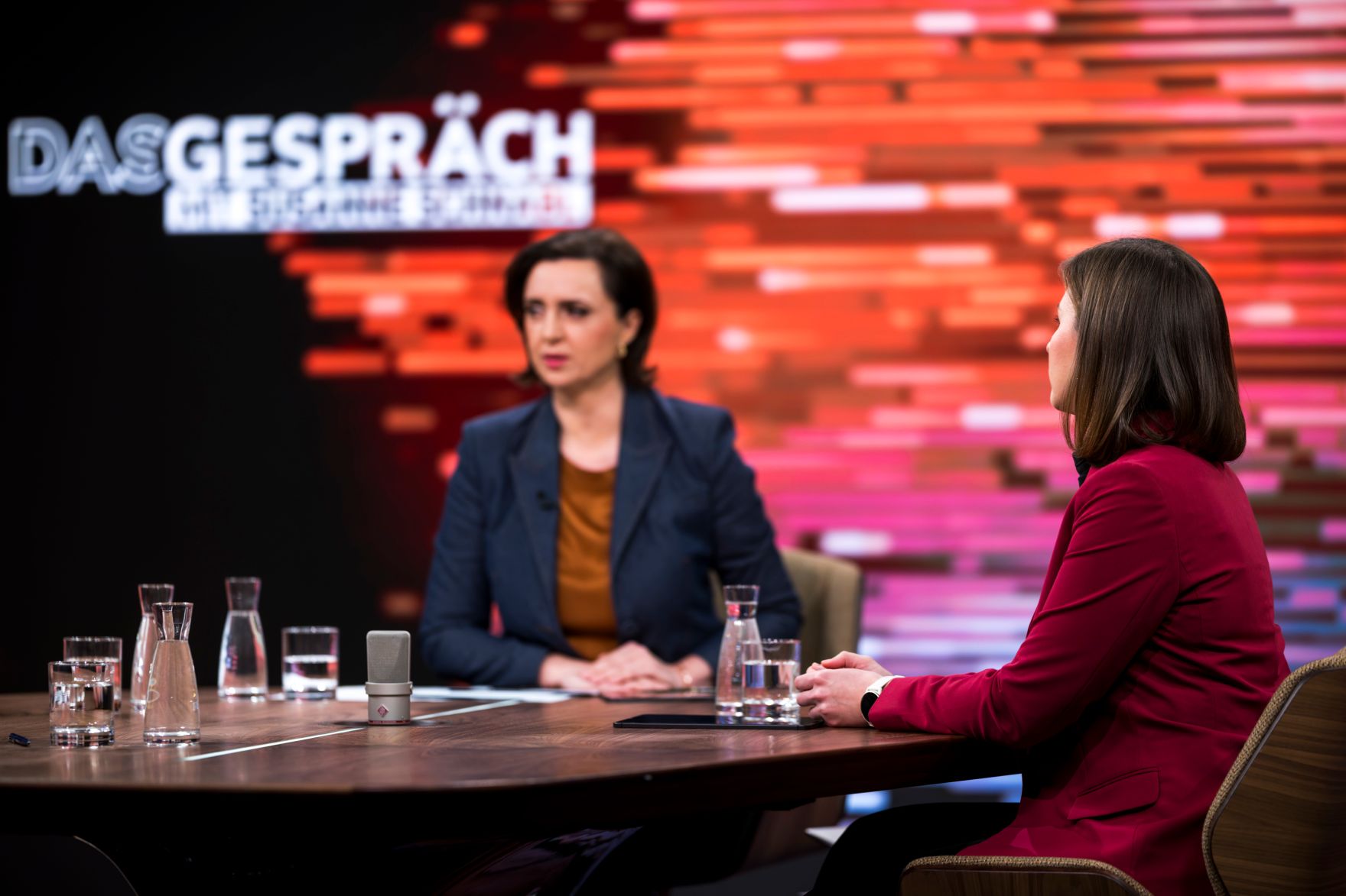 Am 01. Februar 2026 nahm Bundesministerin Claudia Bauer (r.) am Diskussionsformat &bdquo;DAS GESPR&Auml;CH mit Susanne Schnabl&ldquo; im ORF teil.