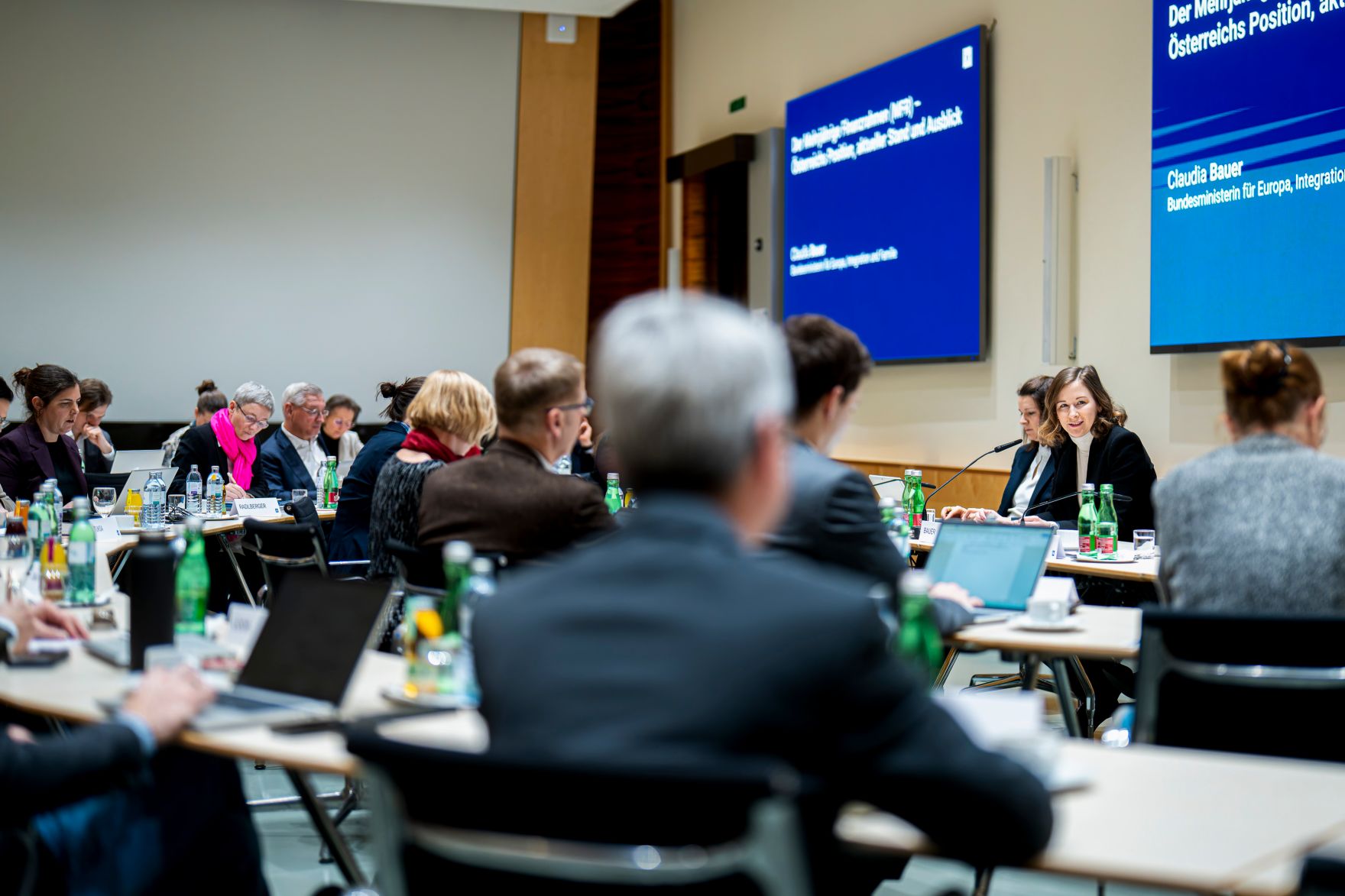 Am 17. Februar 2026 nahm Bundesministerin Claudia Bauer (2.v.r.) am Austausch mit Vertreterinnen und Vertretern der Industriellenvereinigung teil.