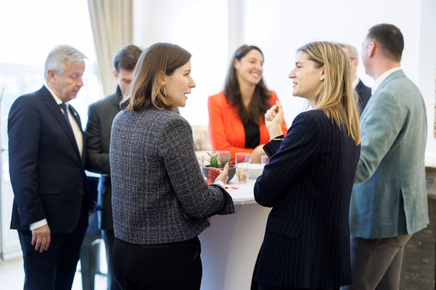 Am 24. Februar 2026 reiste Bundesministerin Claudia Bauer nach Br&uuml;ssel und nahm am Rat f&uuml;r &bdquo;Allgemeine Angelegenheiten&ldquo; der Europ&auml;ischen Union teil. Im Bild mit &ouml;sterreichischen MEP`s.