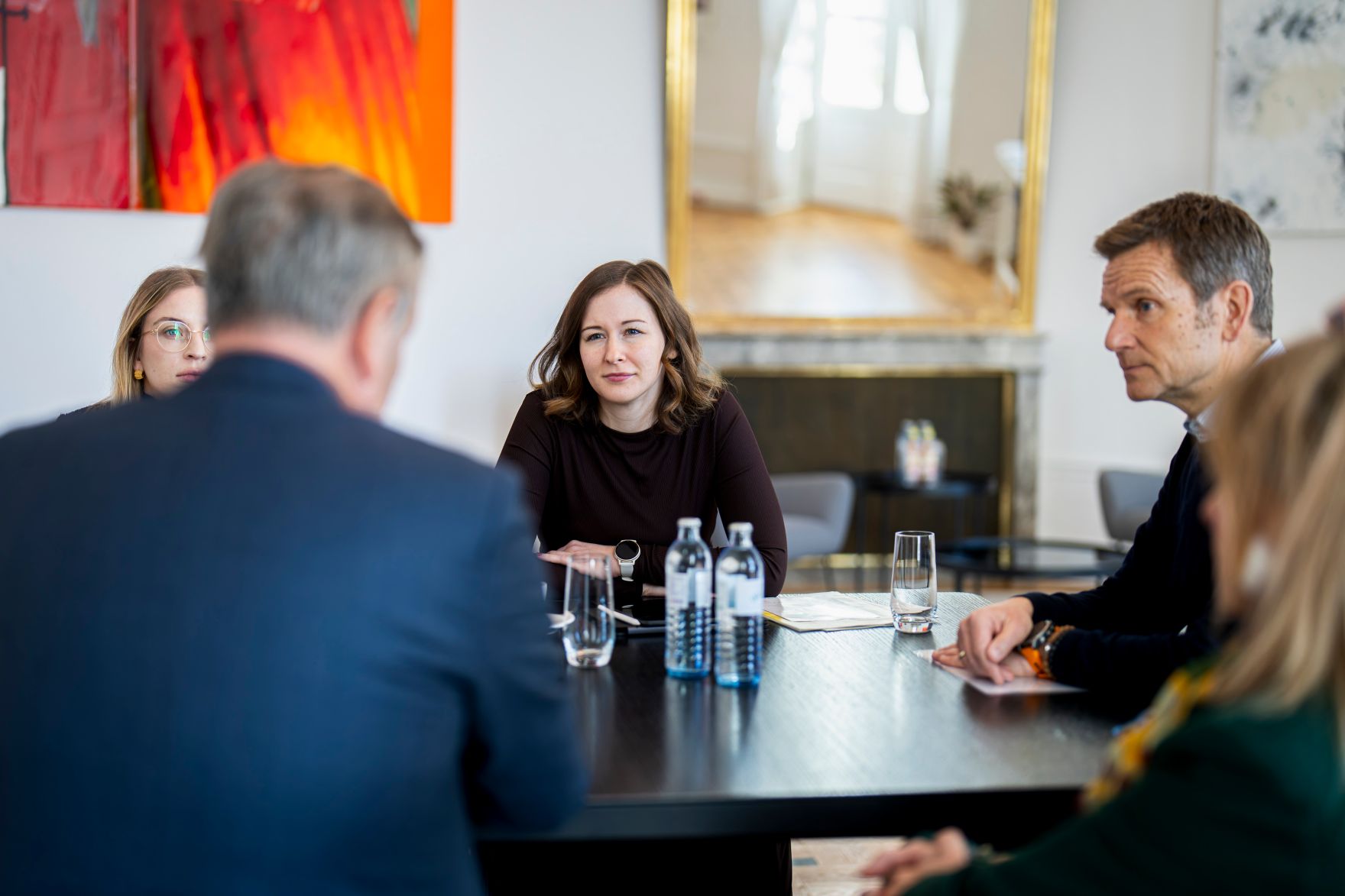 Am 25. Februar 2026 empfing Bundesministerin Claudia Bauer (3.v.r.) den Pr&auml;sidenten der F&ouml;deration der Katholischen Familienverb&auml;nde in Europa Vincenzo Bassi (2.v.l.) zu einem Arbeitsgespr&auml;ch im Bundeskanzleramt.