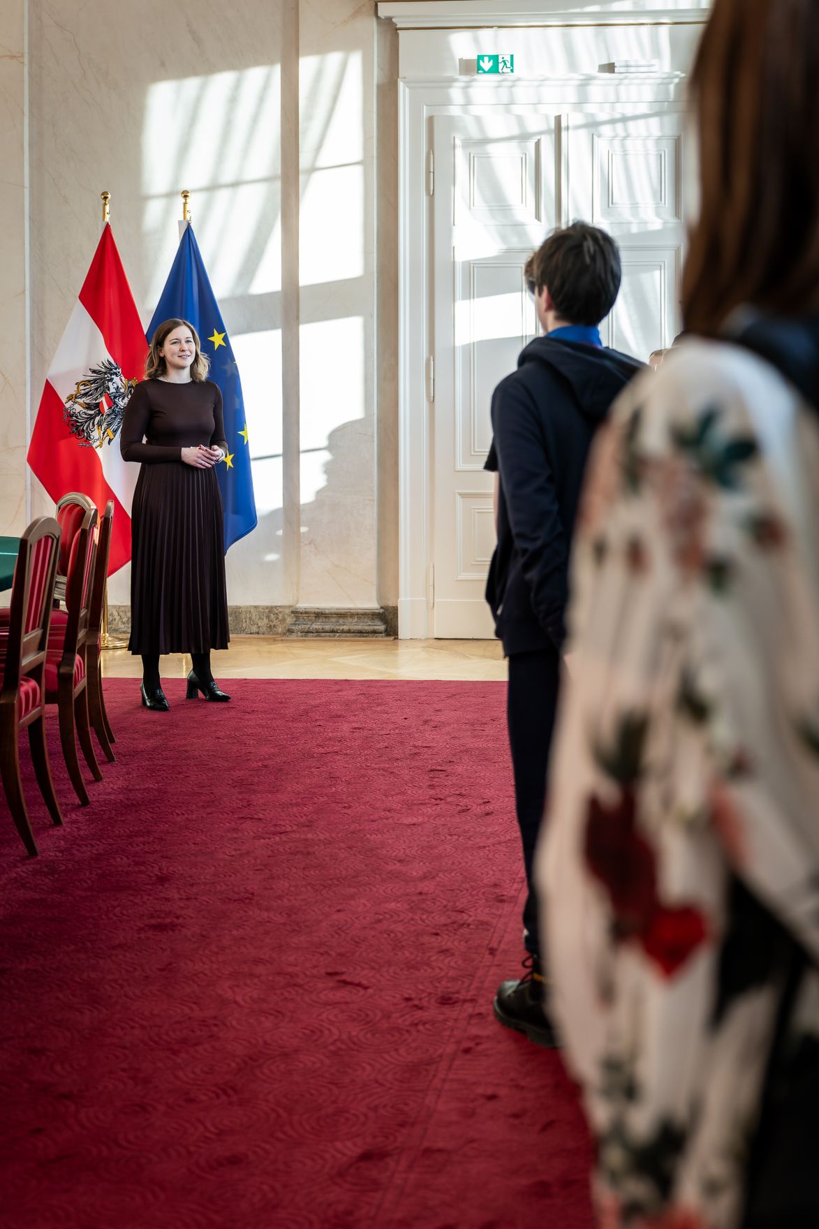 Am 25. Februar 2026 empfing Bundesministerin Claudia Bauer (l.) eine Besuchergruppe des BG/BRG Gmunden im Bundeskanzleramt.