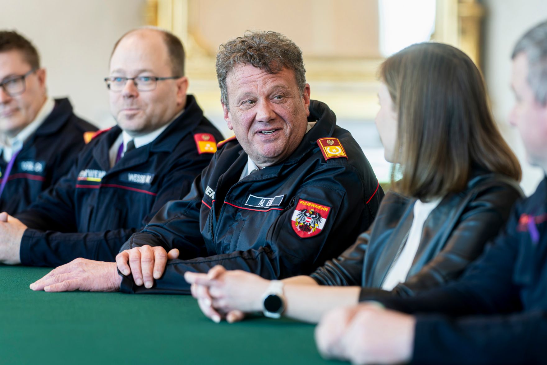 Am 27. Februar 2026 empfing Bundesministerin Claudia Bauer (2.v.r.) Landesfeuerwehrreferenten zu einem Arbeitsgespr&auml;ch im Bundeskanzleramt.