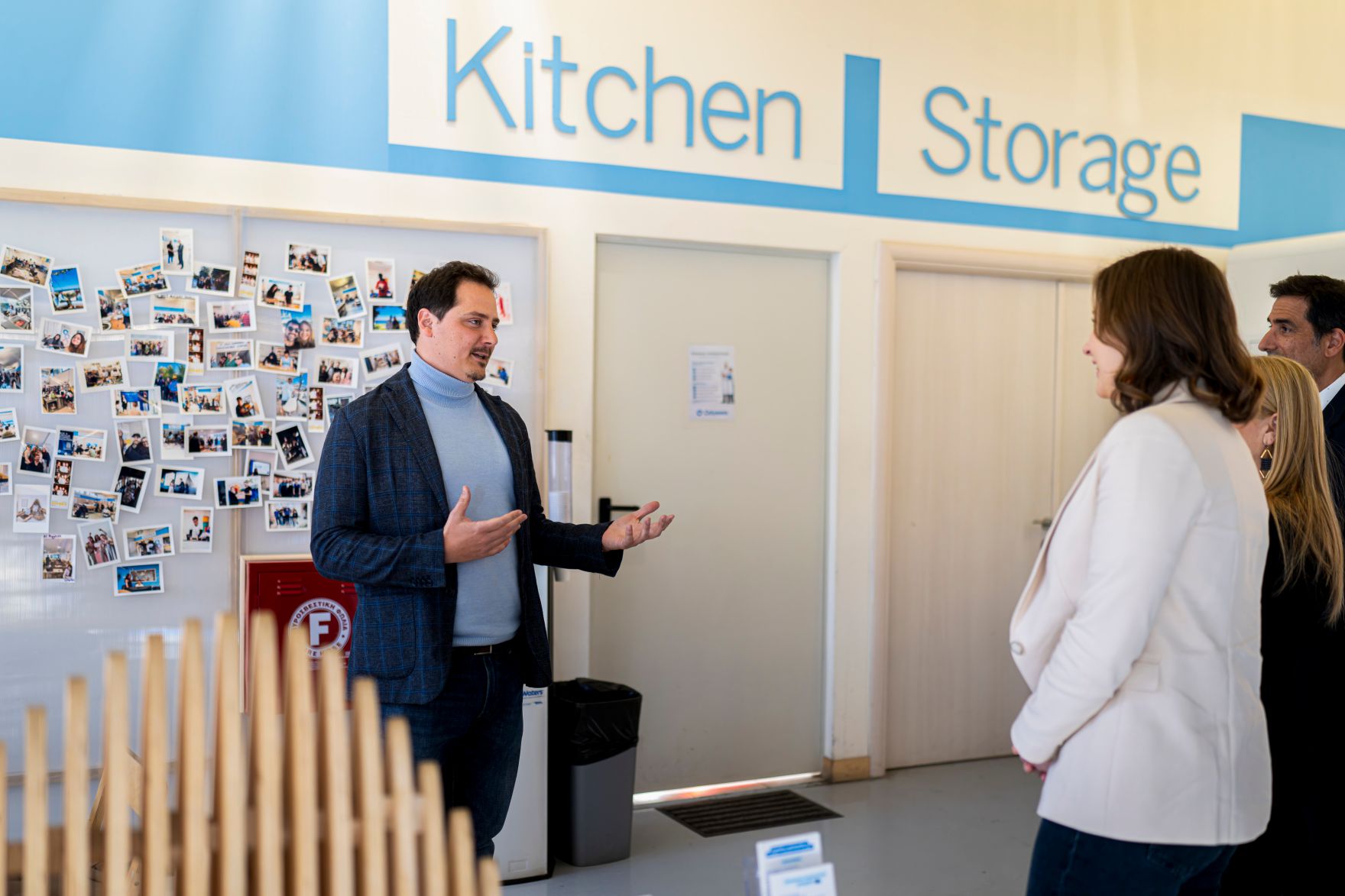 Am 02. M&auml;rz 2026 reiste Bundesministerin Claudia Bauer (im Bild) nach Athen. Im Bild mit Vizeministerin Sevi Voloudaki bei einem Besuch der Odessa Academy.