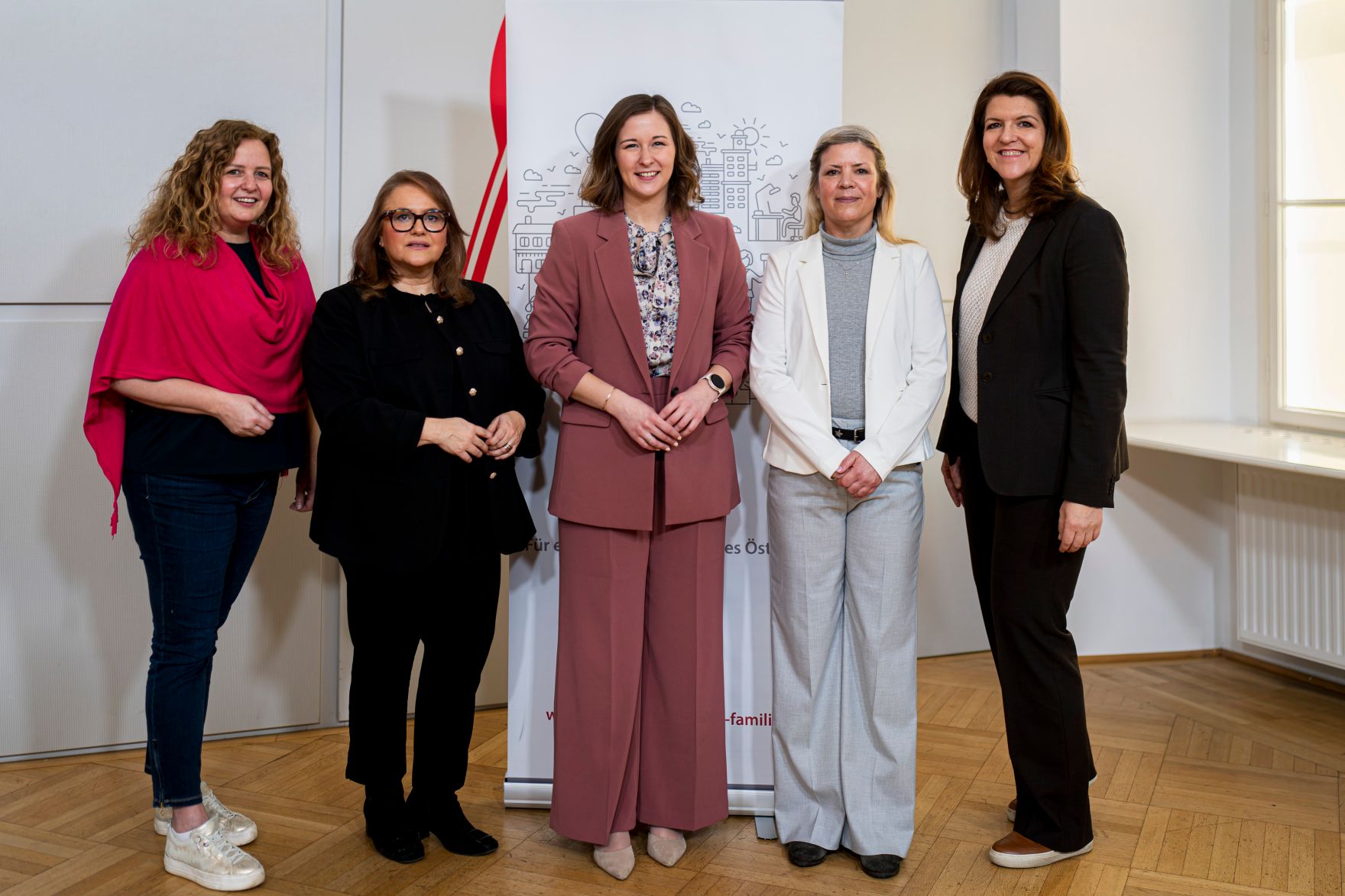 Am 4. M&auml;rz 2026 nahm Bundesministerin Claudia Bauer (m.) an der Pr&auml;sentation des Pflegeleitfadens teil.